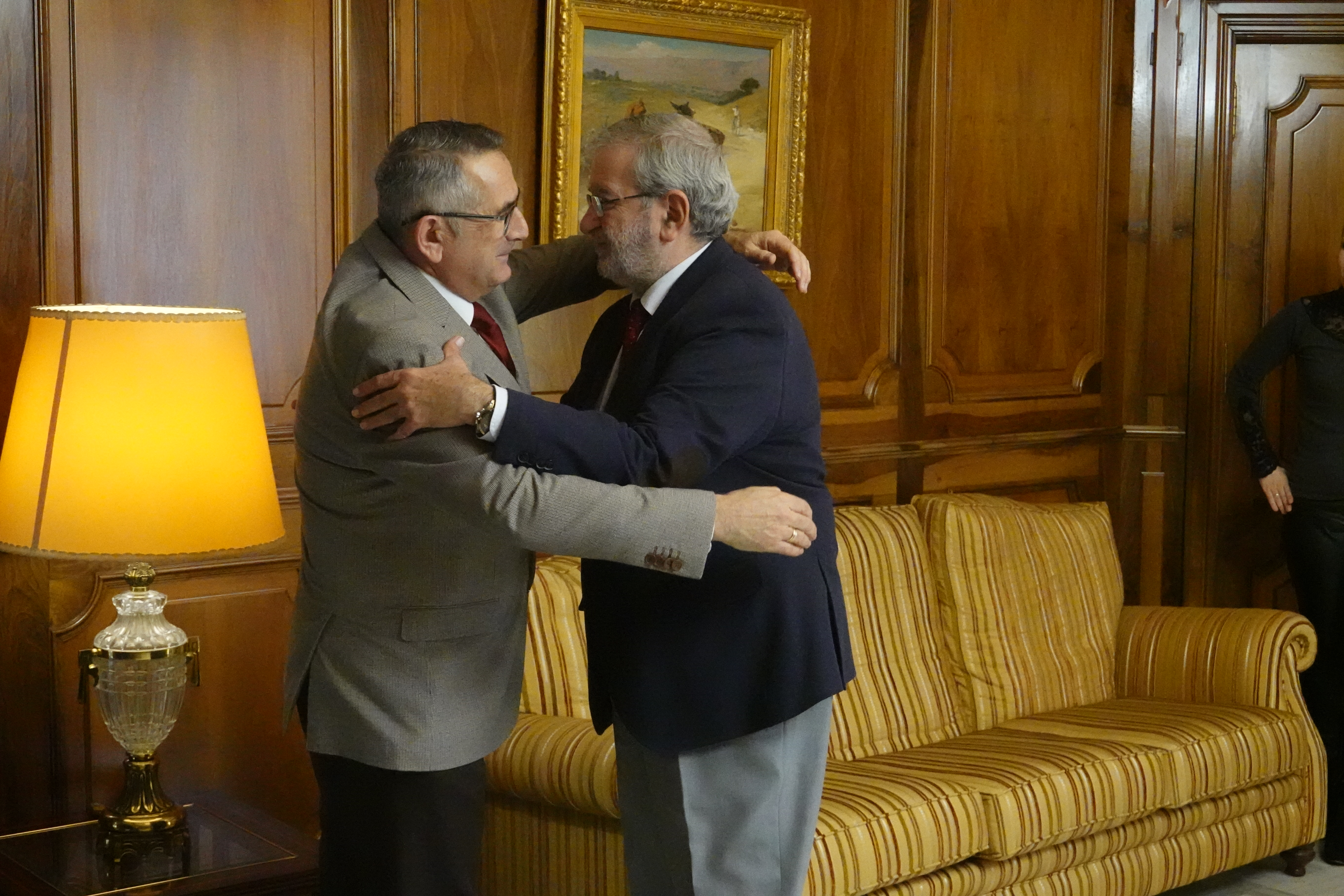 Alberto Castillo saluda al alcalde de La Unión, Pedro López Milán
