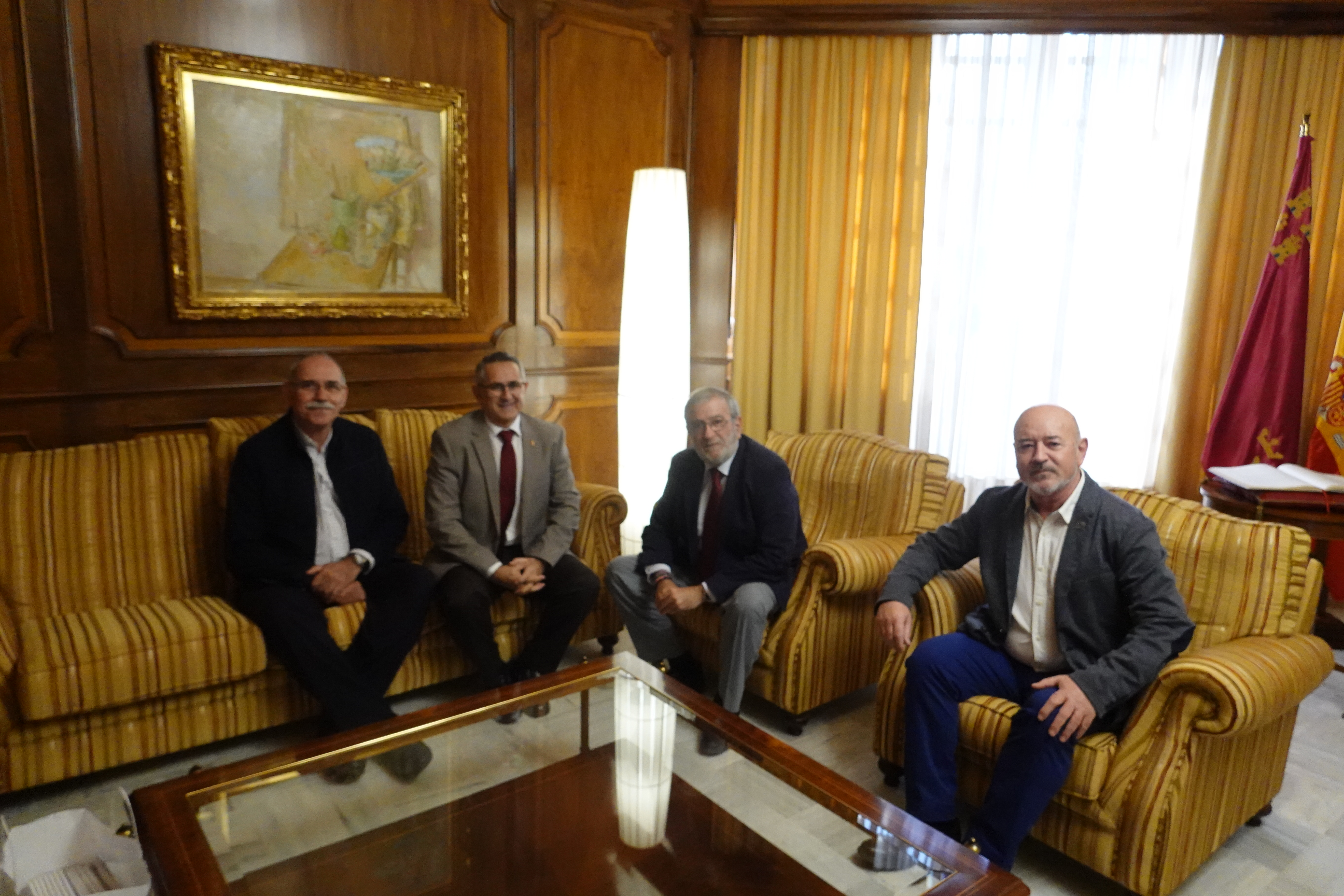 El presidente de la Asamblea ha recibido a representantes de la Cofradía del Cristo de los Mineros, y al alcalde de La Unión