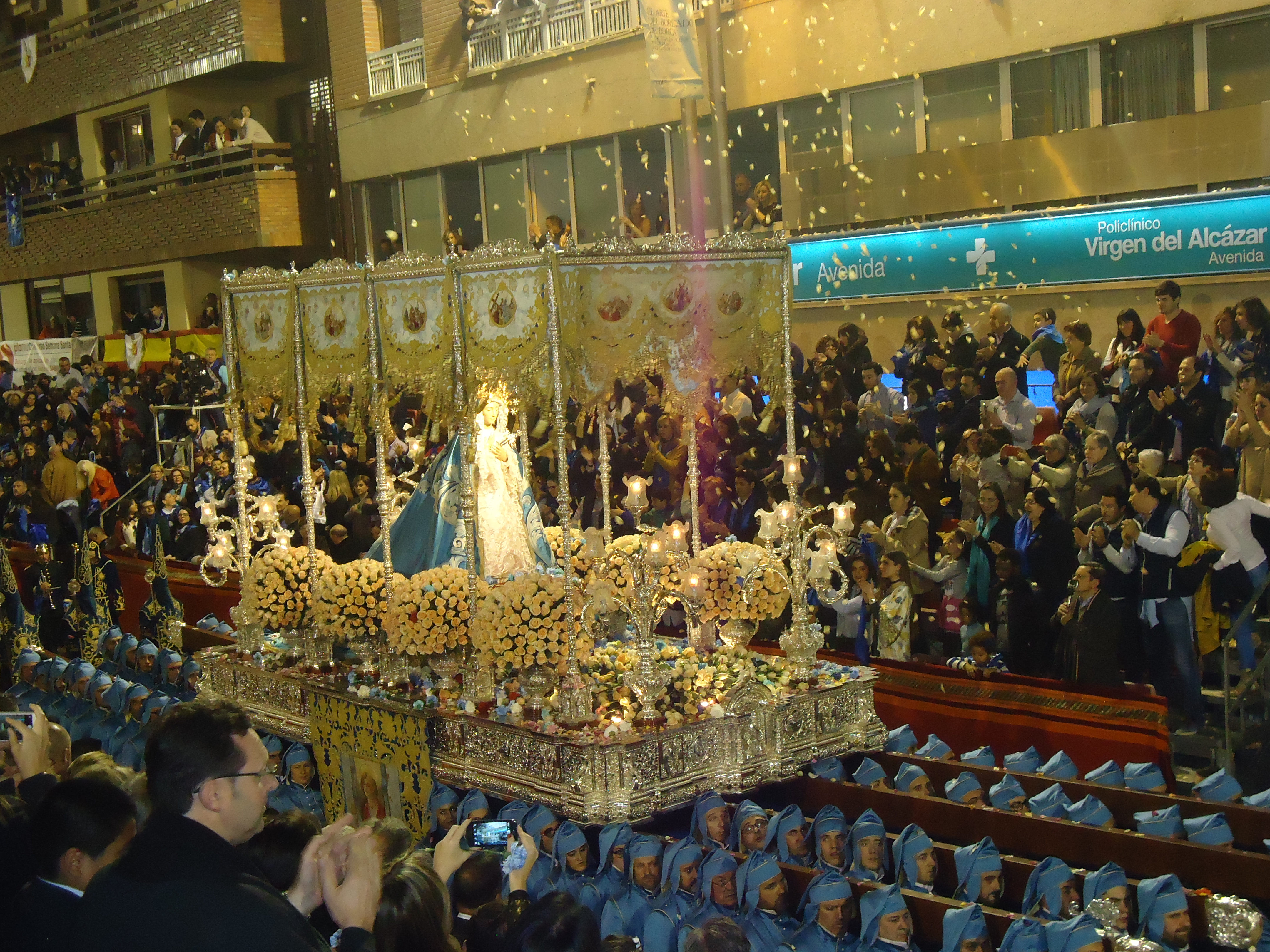 La presidenta de la Asamblea, Rosa Peñalver, asistió al desfile bíblico pasional del Viernes Santo lorquino