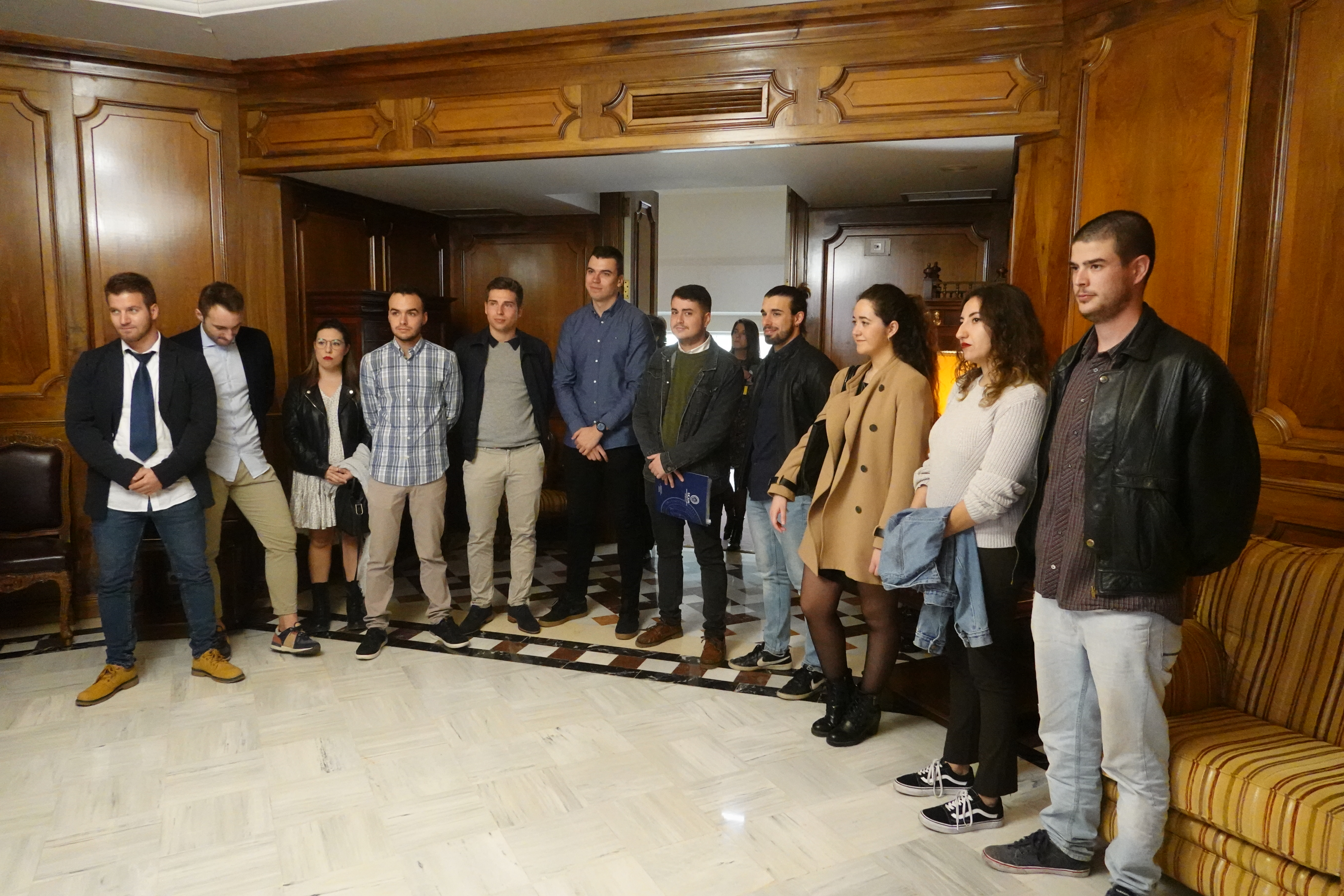 Los miembros del Consejo de Estudiantes han conocido las instalaciones de la Asamblea Regional