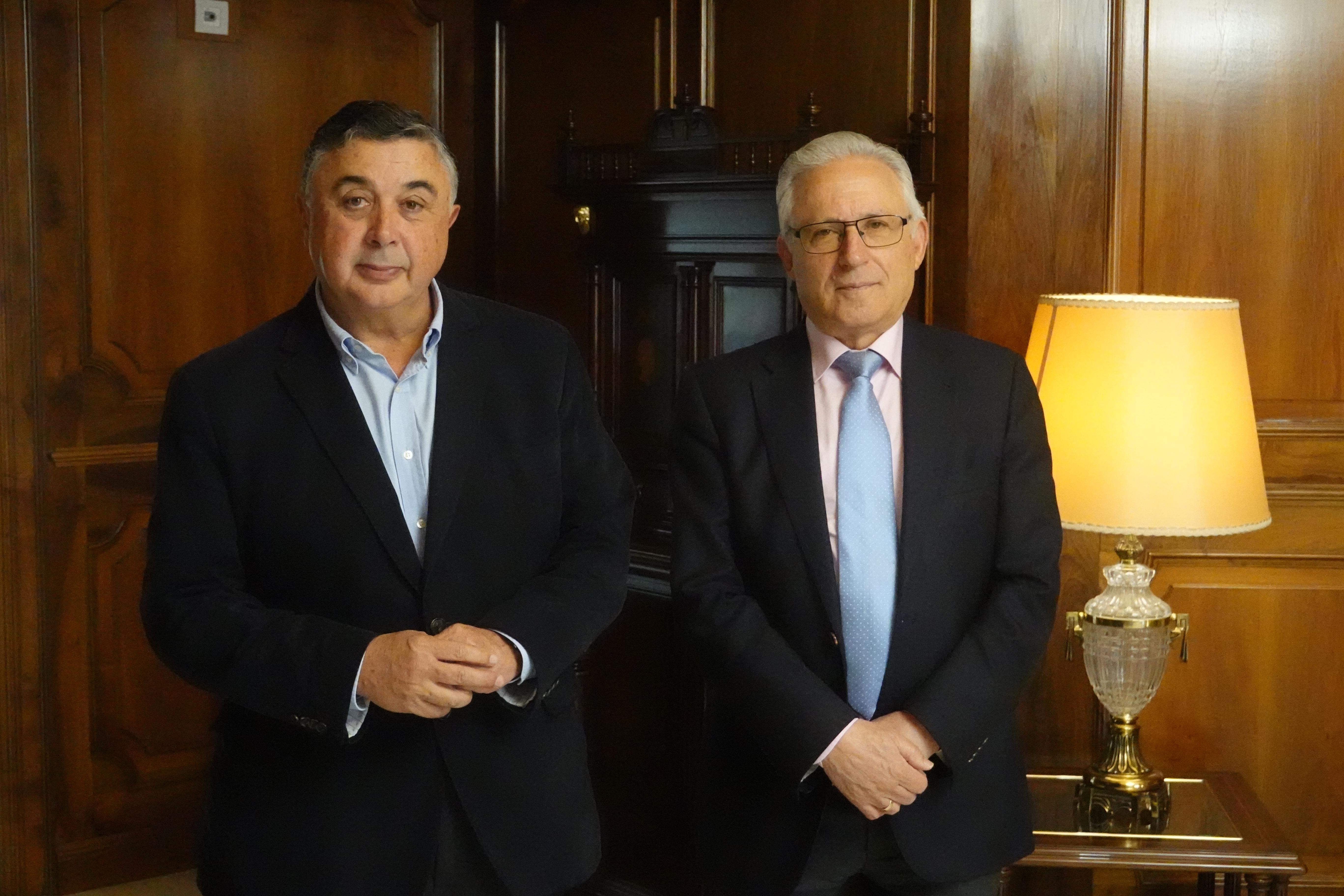 Arturo Andreu, decano del Colegio de Periodistas, y José Manuel Serrano, miembro de la junta directiva