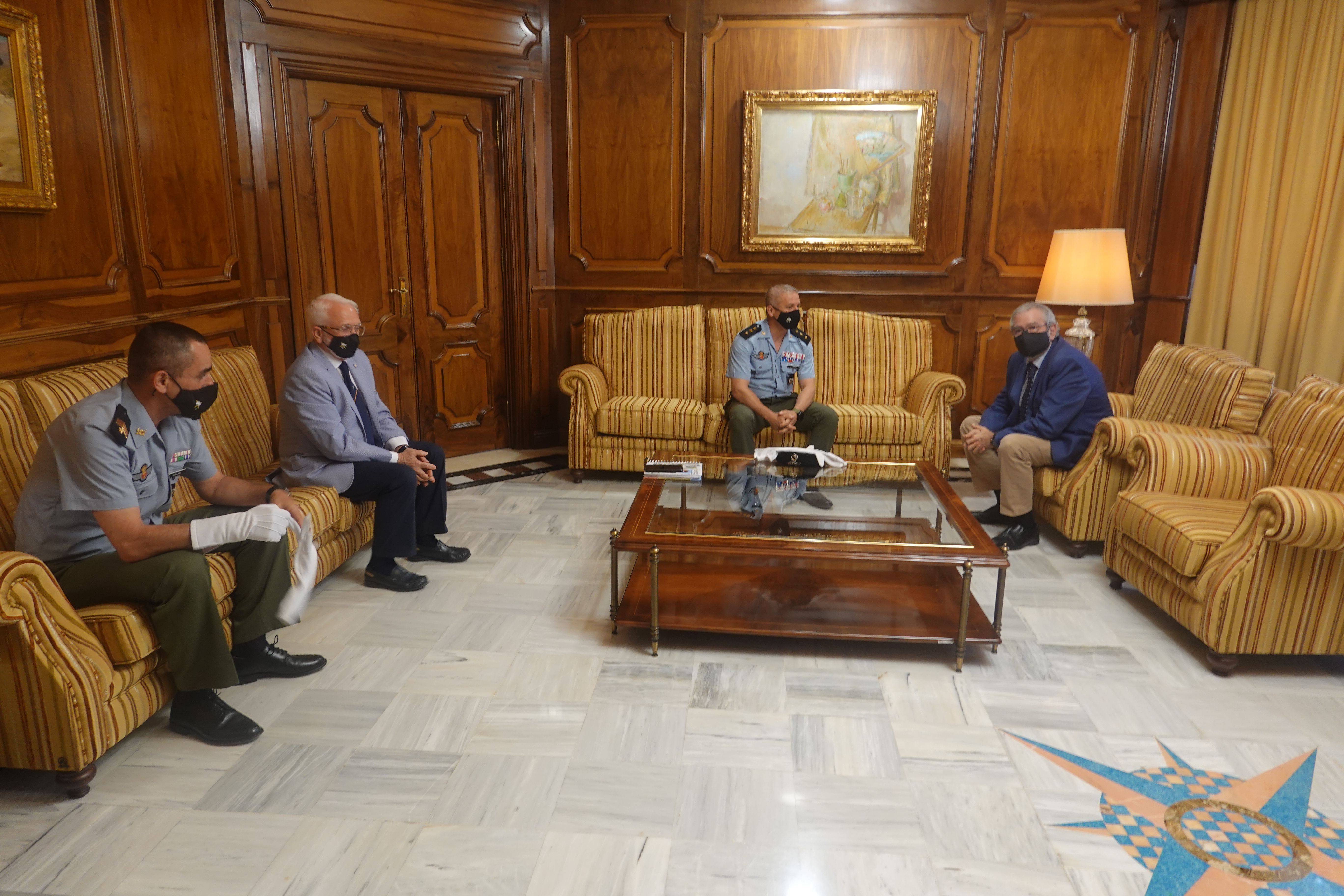 El presidente de la Asamblea Regional recibe al Coronel de la BRIPAC