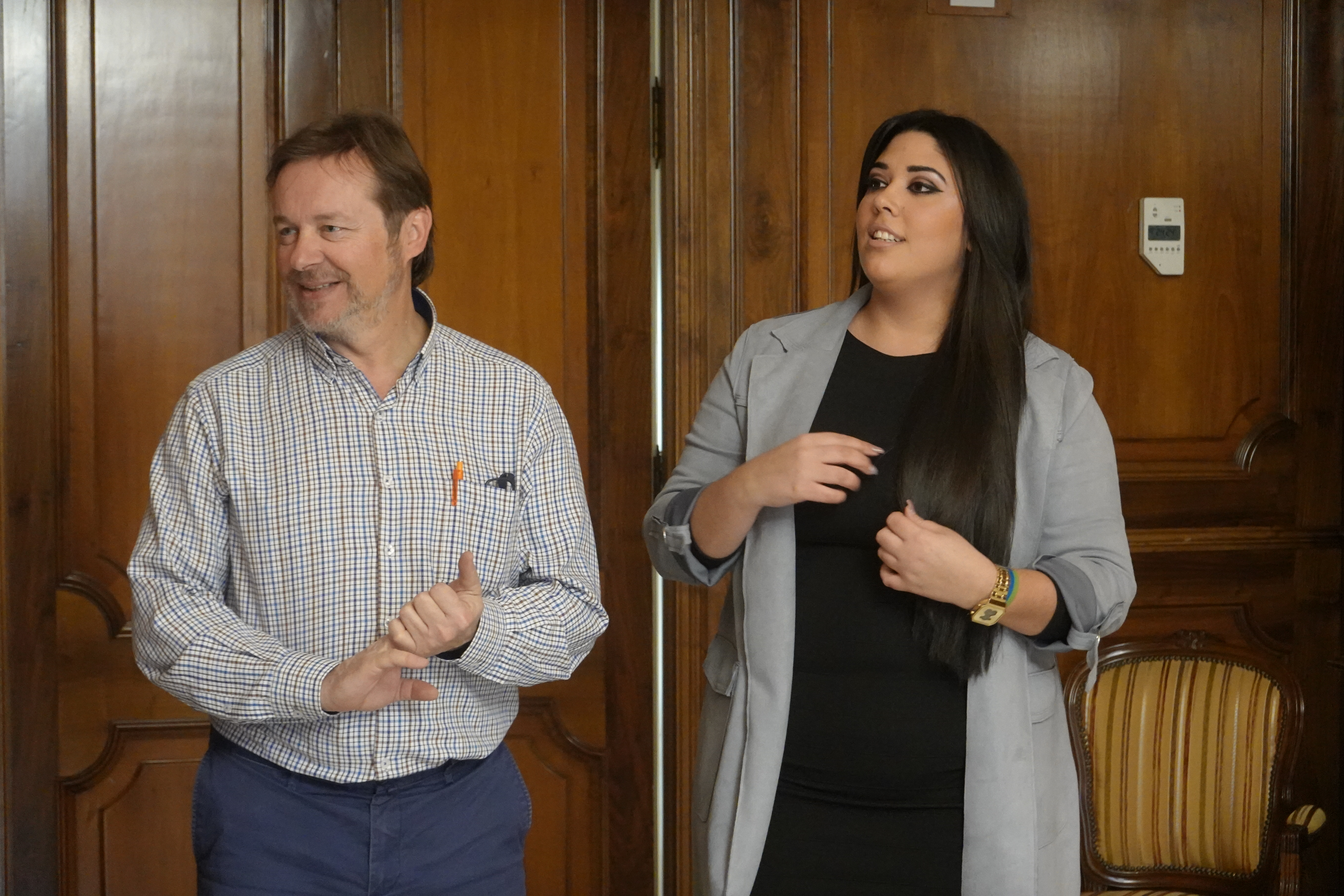 Jesús Salmerón, director de la Fundación Secretariado Gitano, y la técnico Samara Santiago, minutos antes del encuentro
