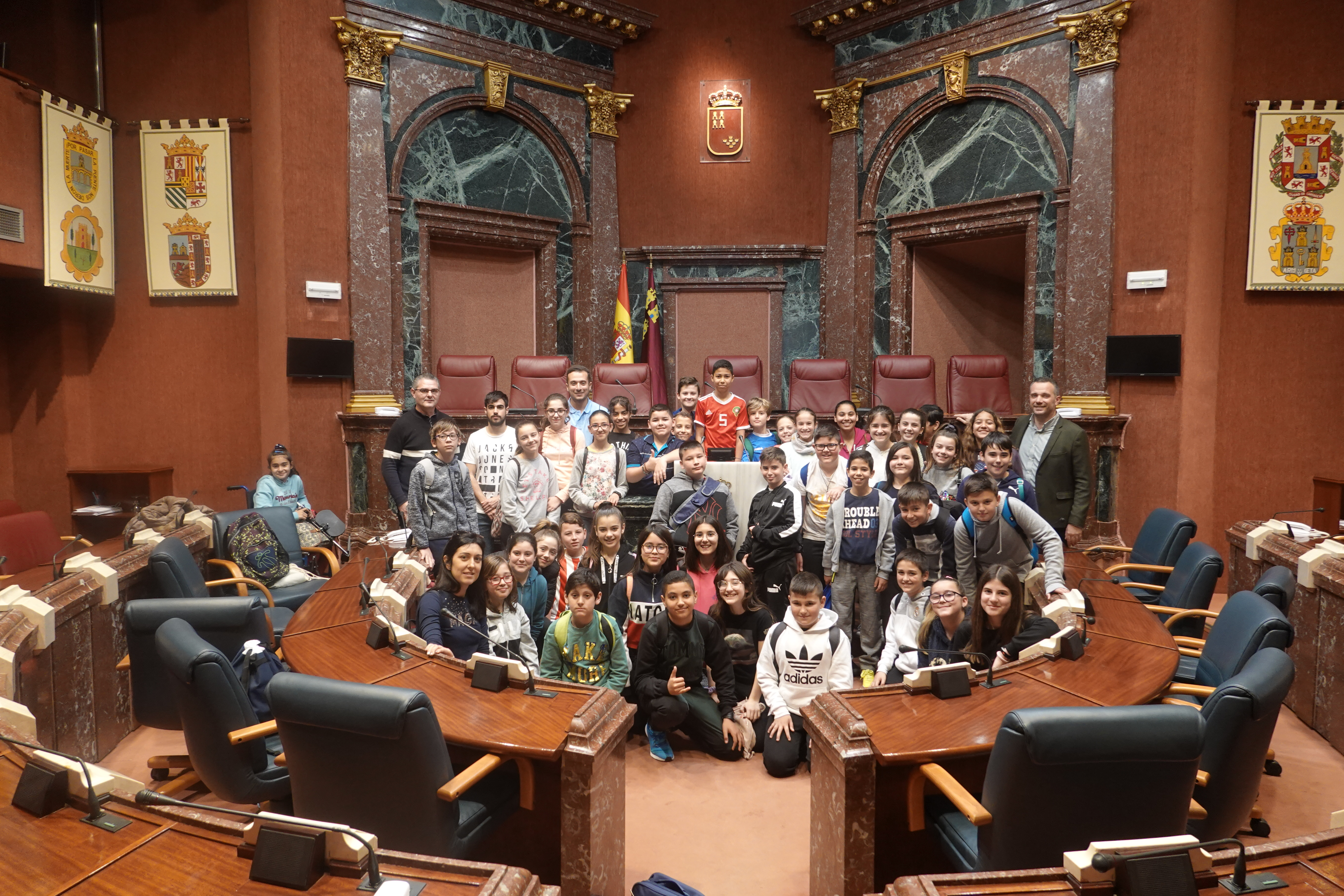 La Asamblea ha suspendido las visitas de los escolares como medida preventiva por el coronavirus
