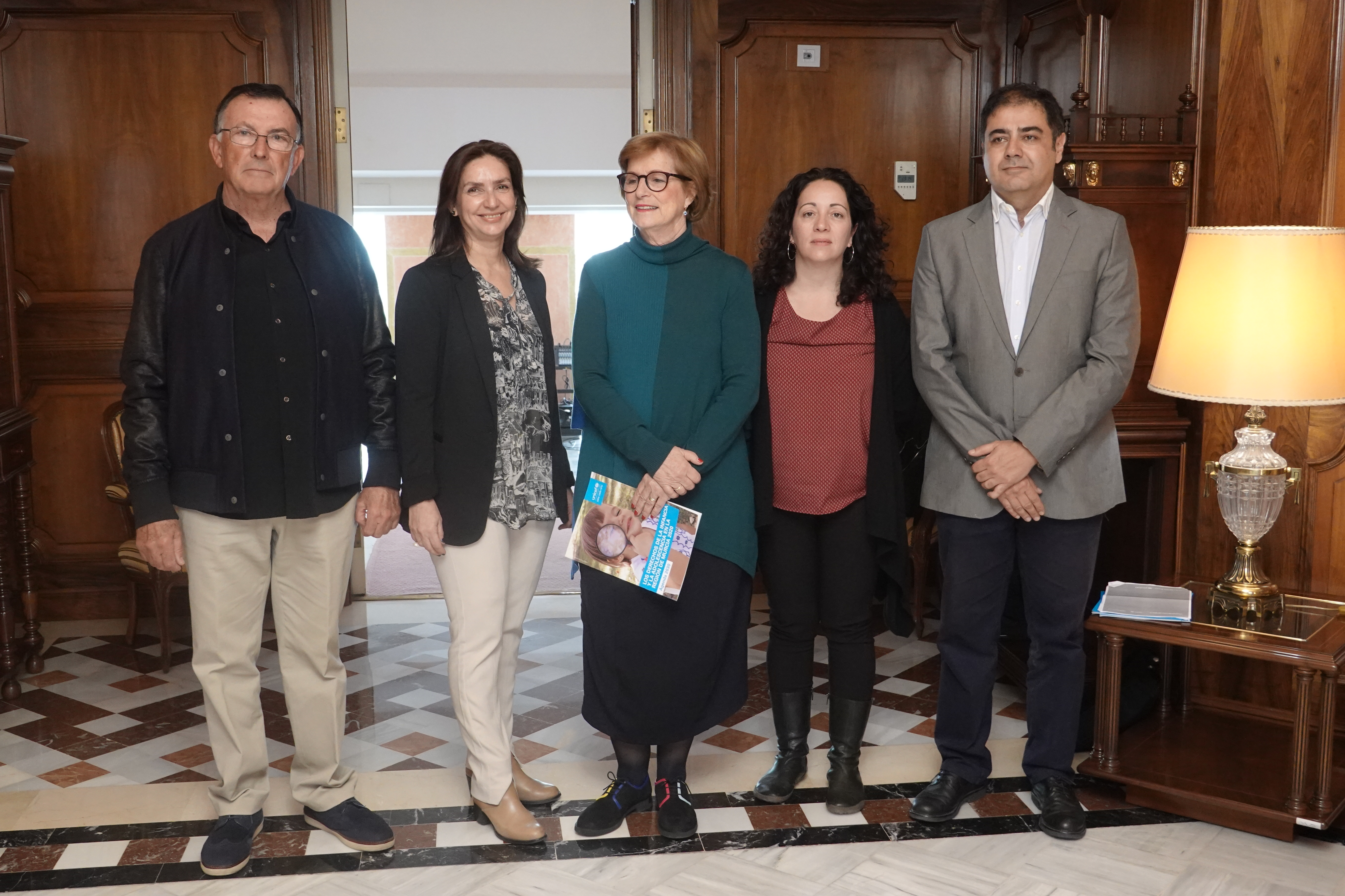 Los miembros de Unicef antes de su visita