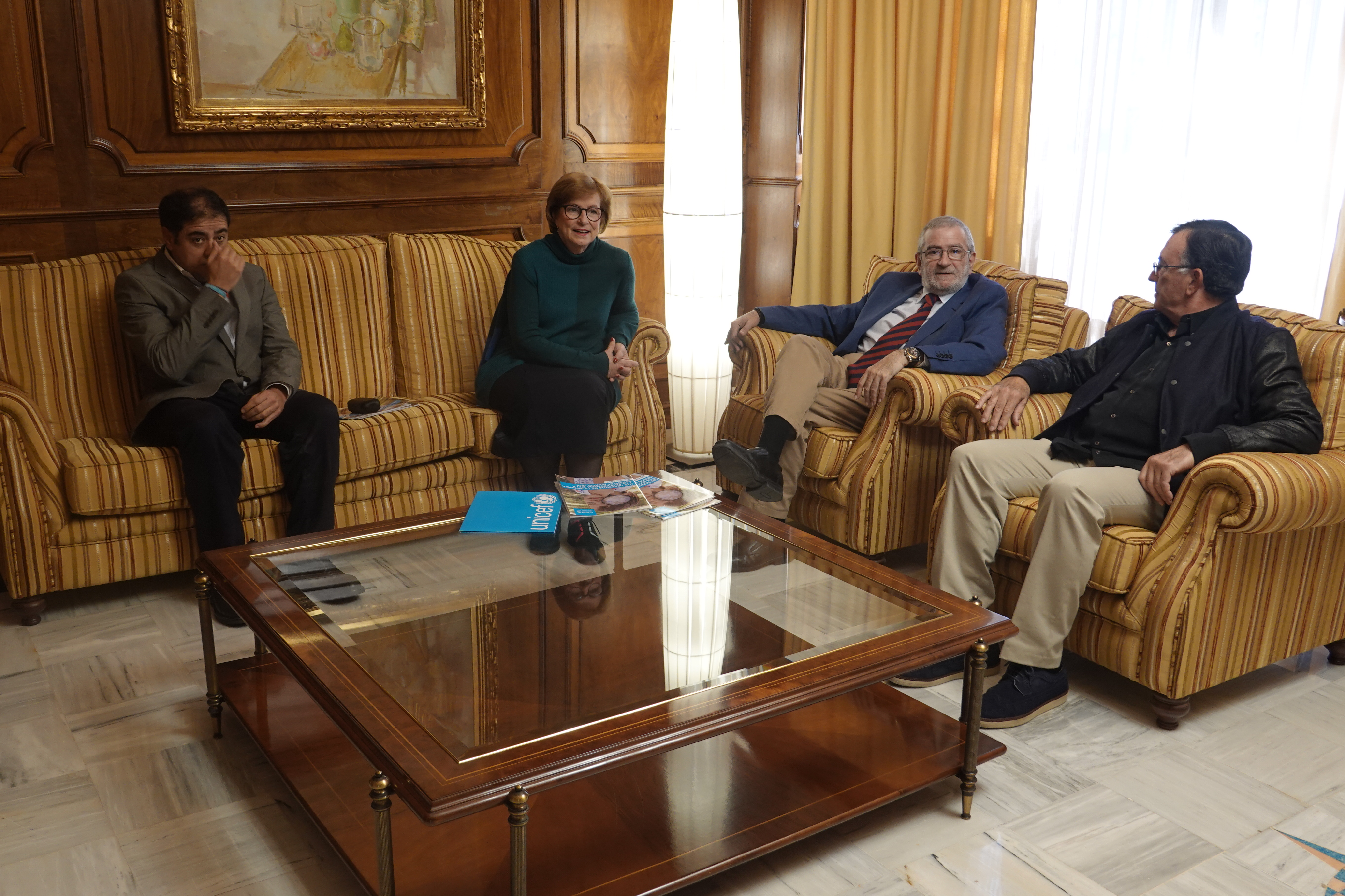 El presidente de la Asamblea Regional durante su reunión con los representantes de Unicef Murcia