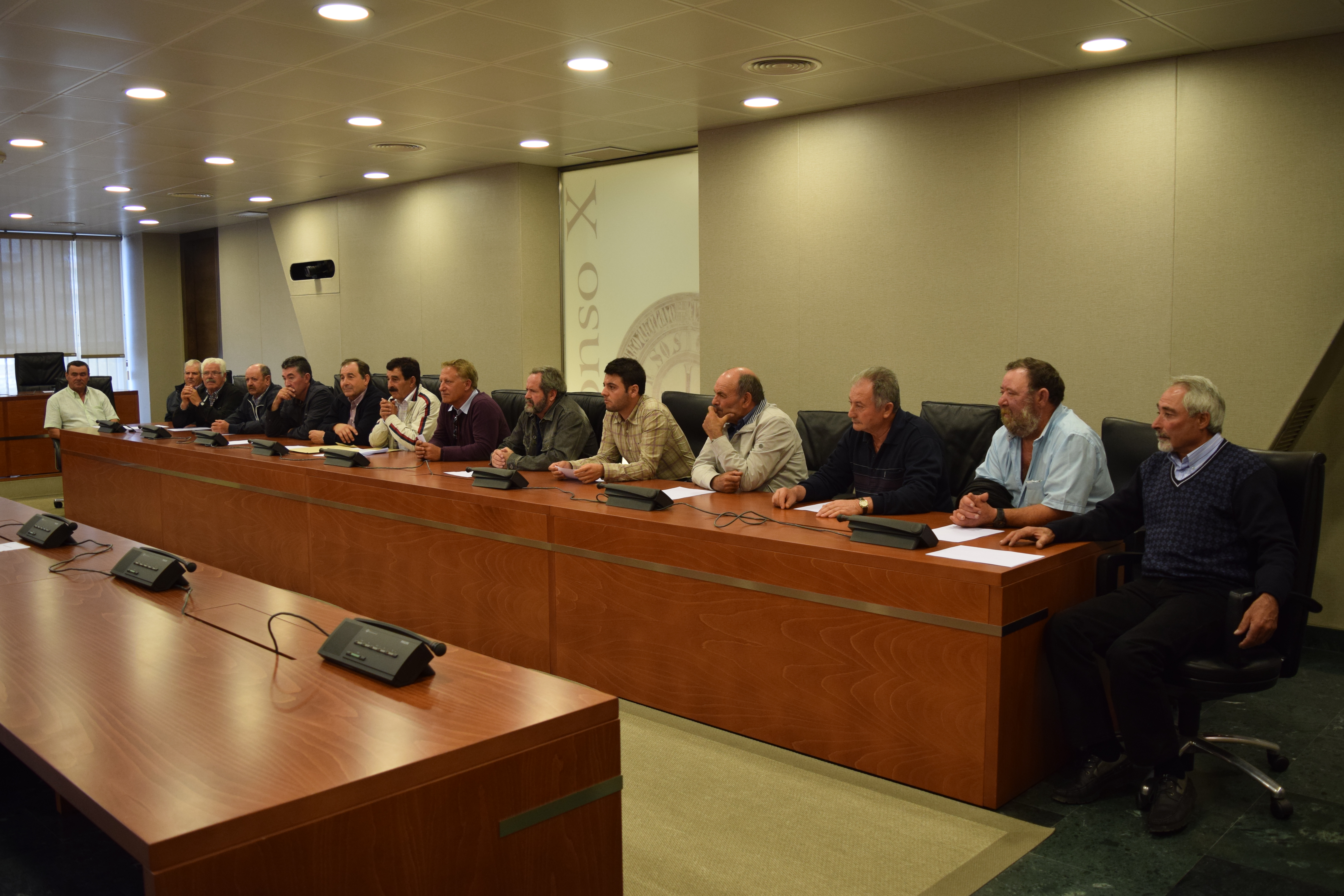 Representantes de los distintos Grupos Parlamentarios reunidos con la Comunidad de Regantes del Campo Alto de Lorca.