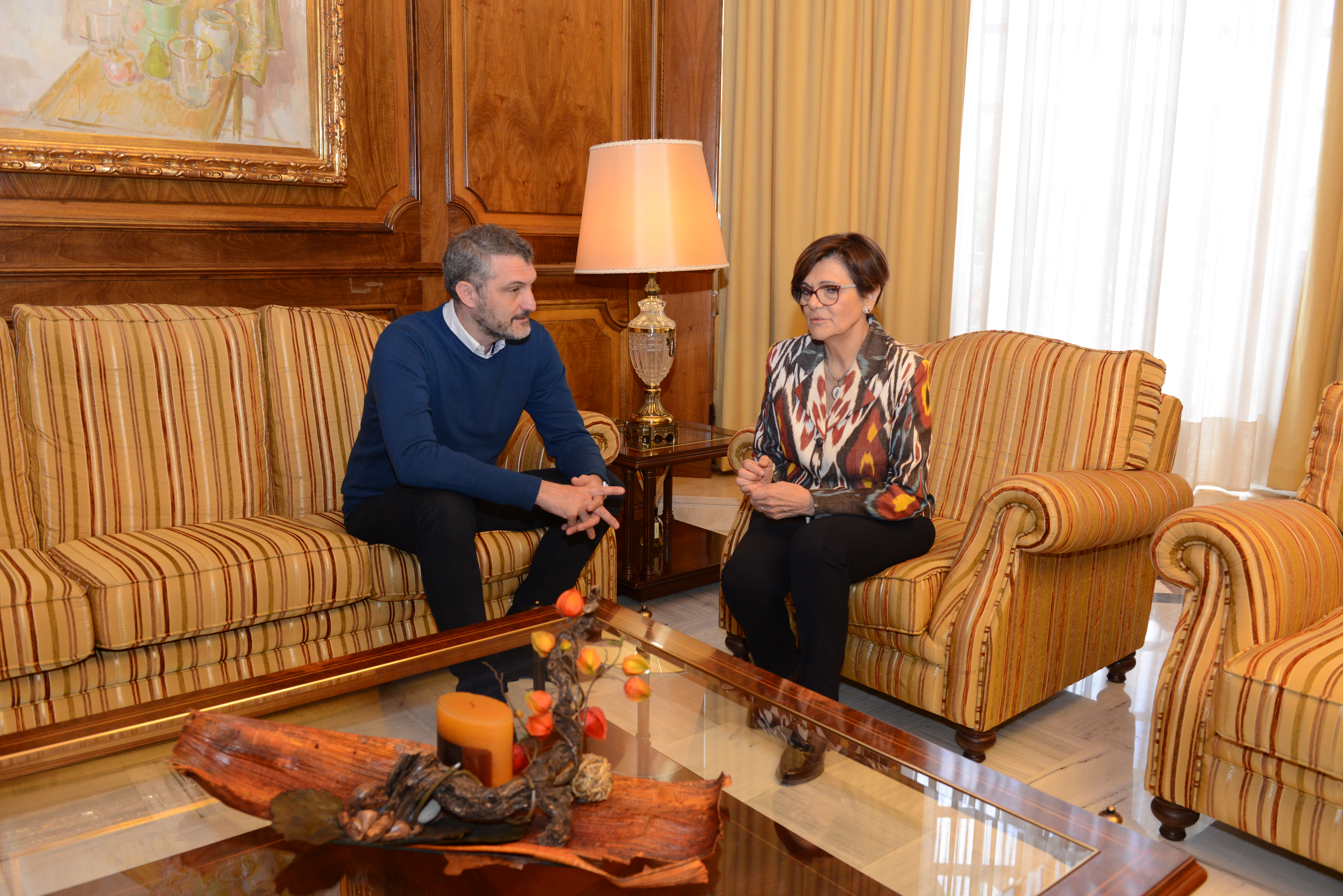 La presidenta de la Asamblea, Rosa Peñalver, con el portavoz del Grupo Parlamentario Ciudadanos Partido de la Ciudadanía, Miguel Sánchez López