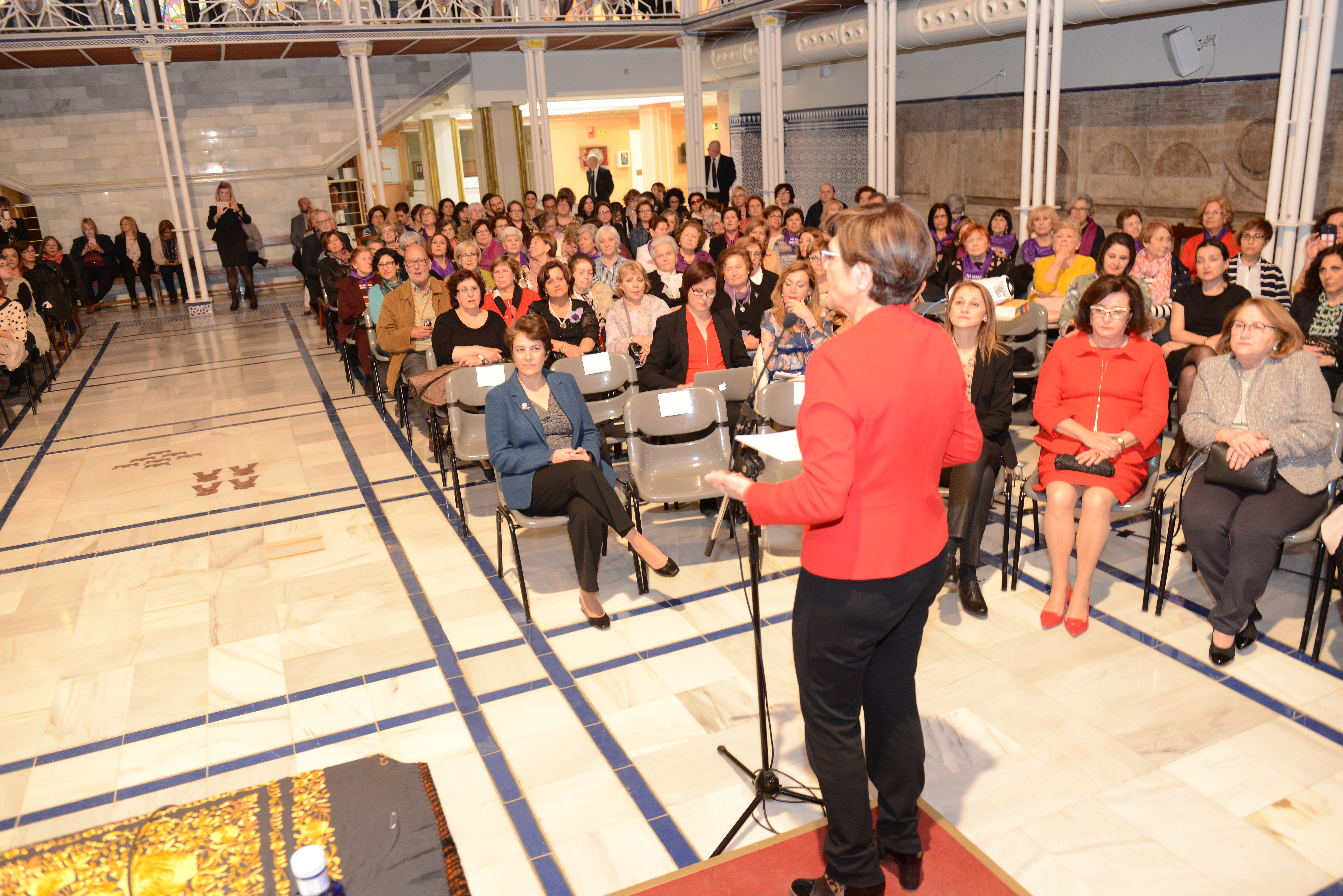 La Asamblea Regional ha celebrado con Martirio el Día Internacional de la Mujer
