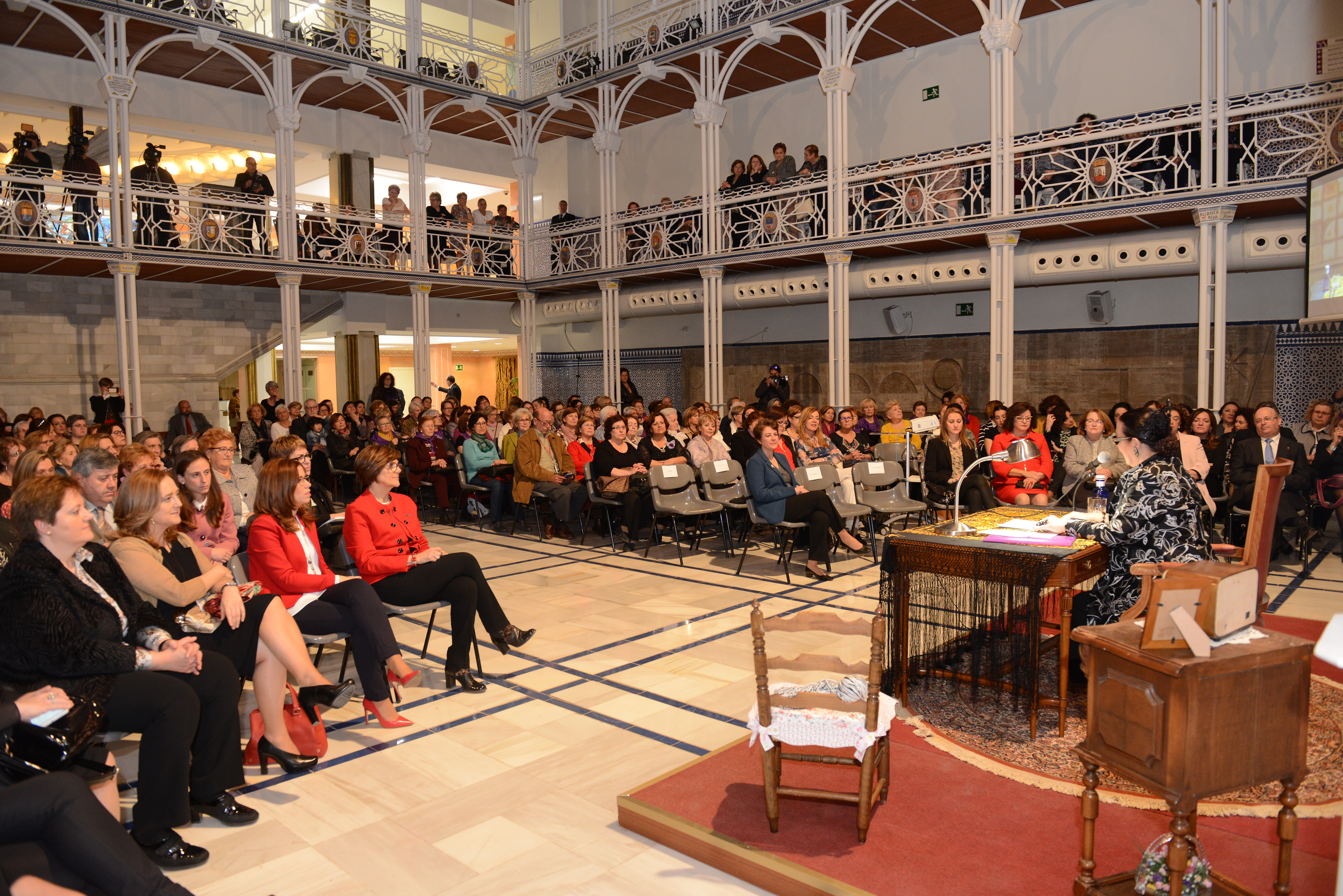La Asamblea Regional de Murcia ha celebrado con Martirio el Día Internacional de la Mujer