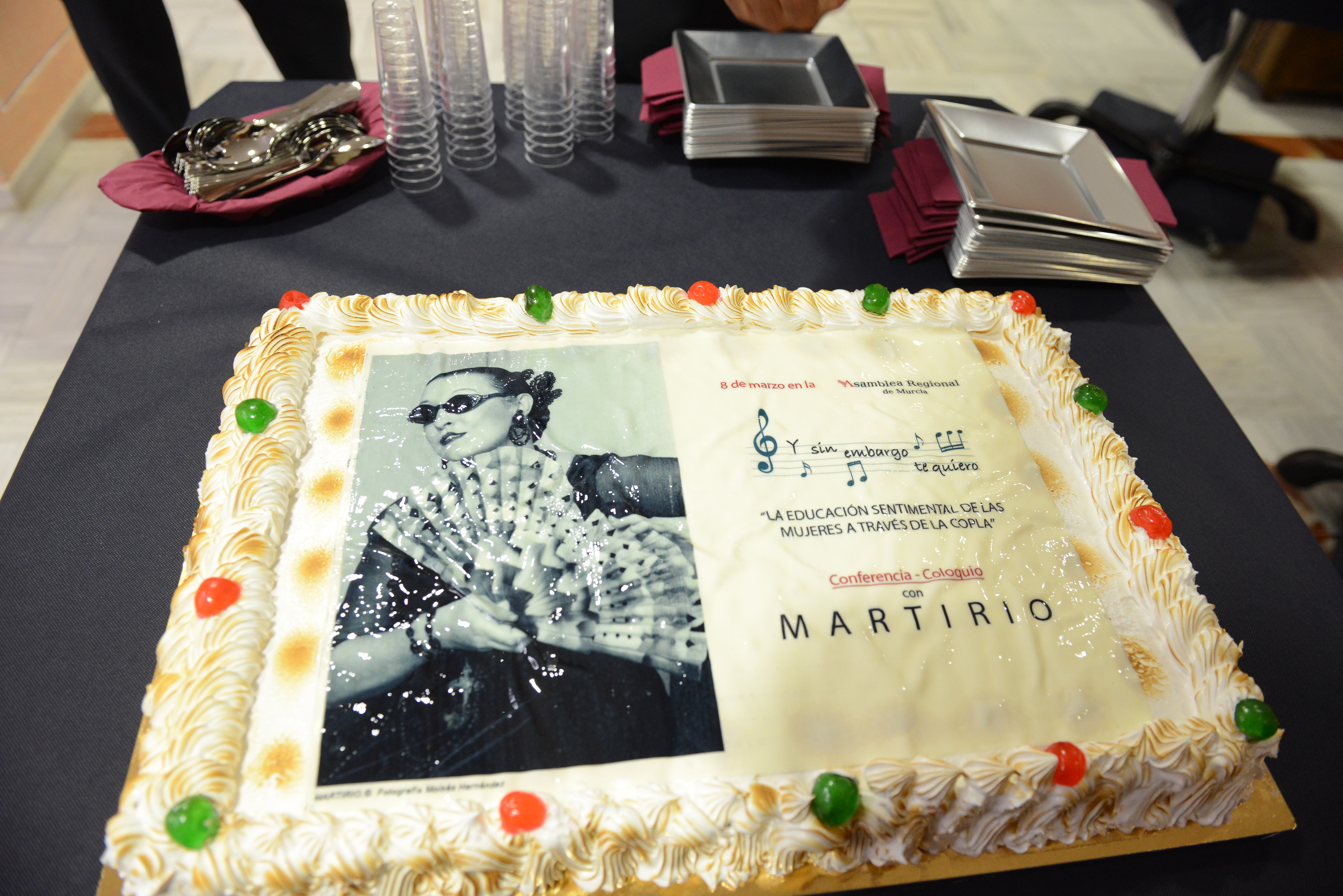 La Asamblea Regional de Murcia ha celebrado con Martirio el Día Internacional de la Mujer