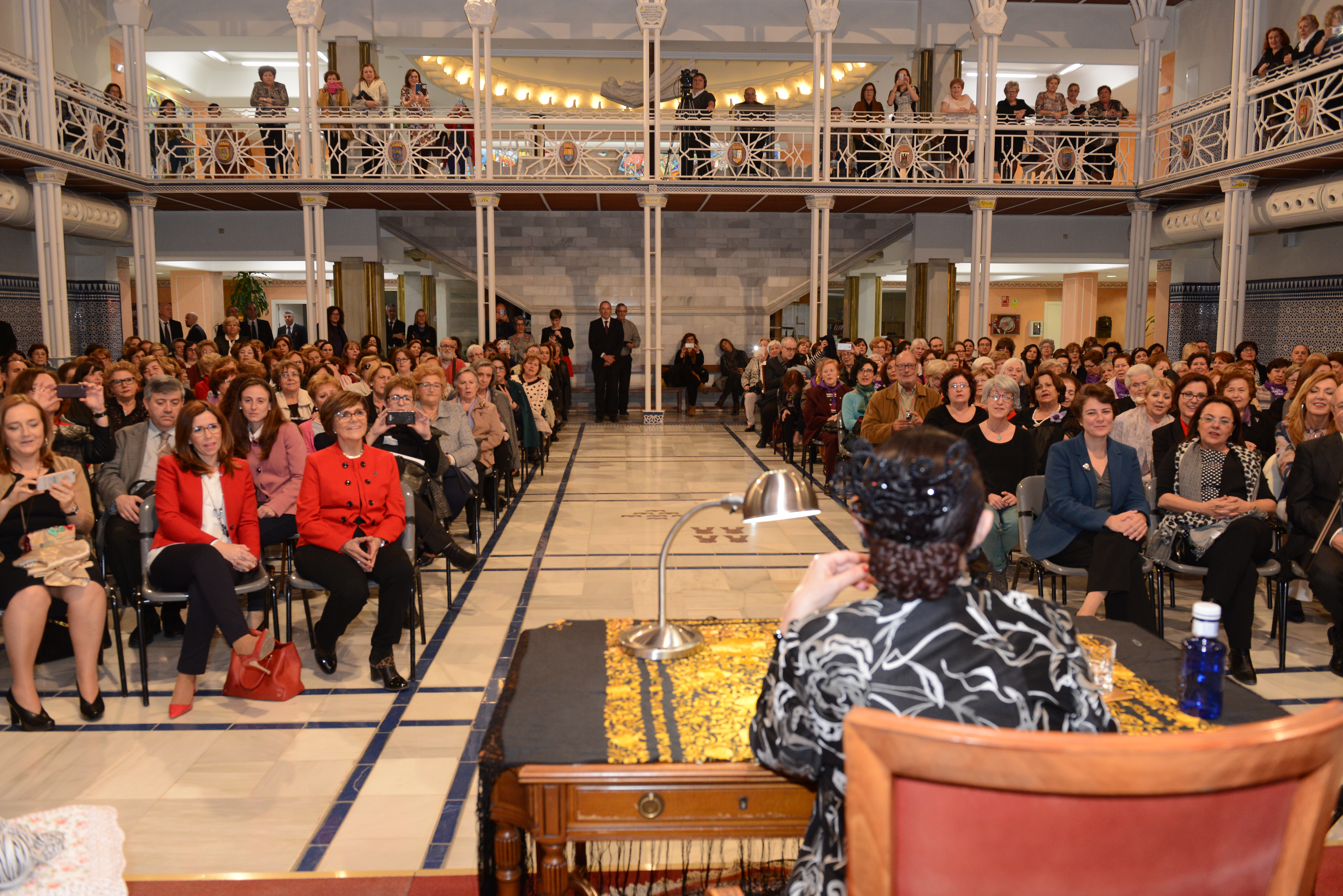 La Asamblea Regional de Murcia ha celebrado con Martirio el Día Internacional de la Mujer