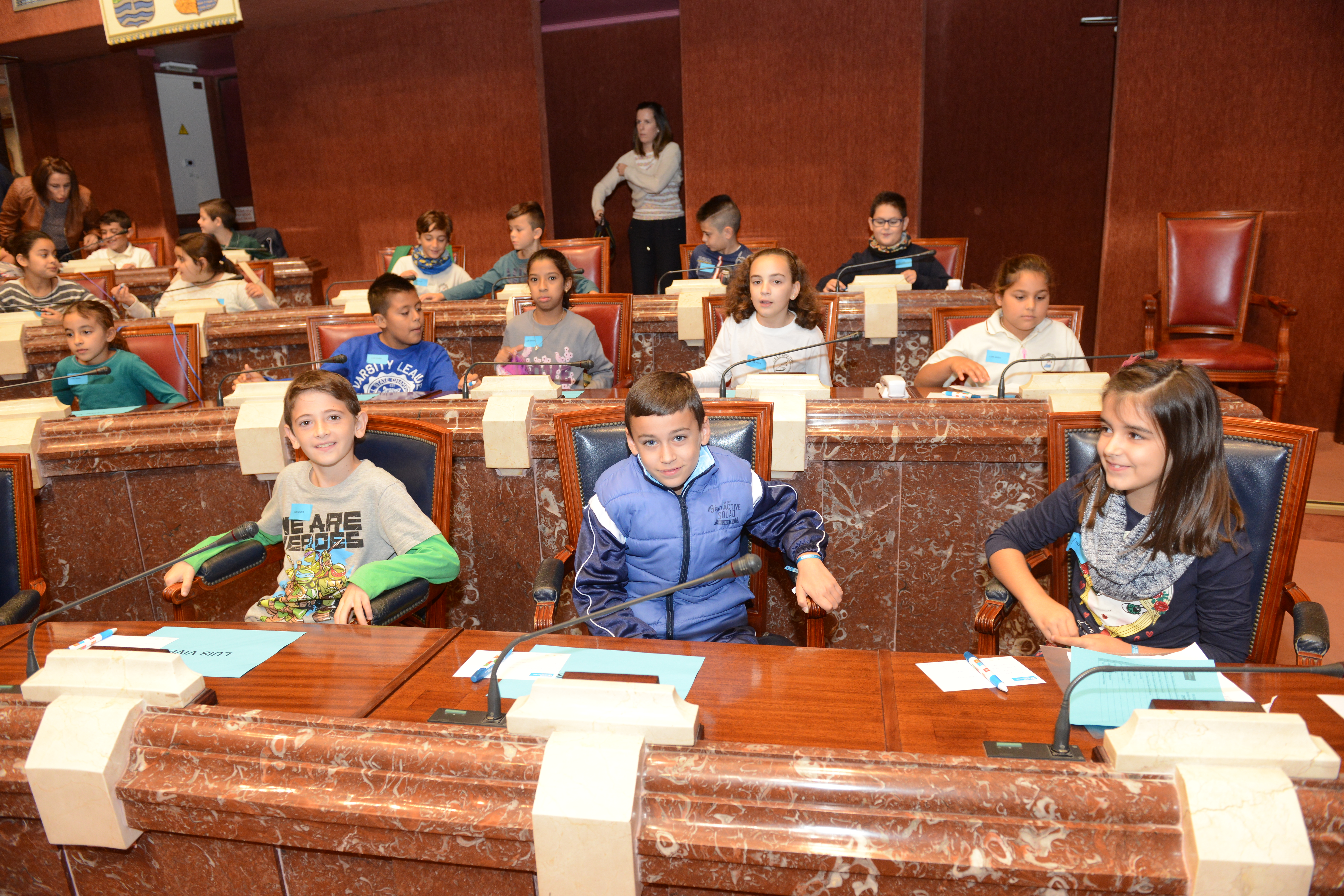 Aldeas Infantiles SOS ha traído a la Asamblea Regional su programa 'Diputados por un día'
