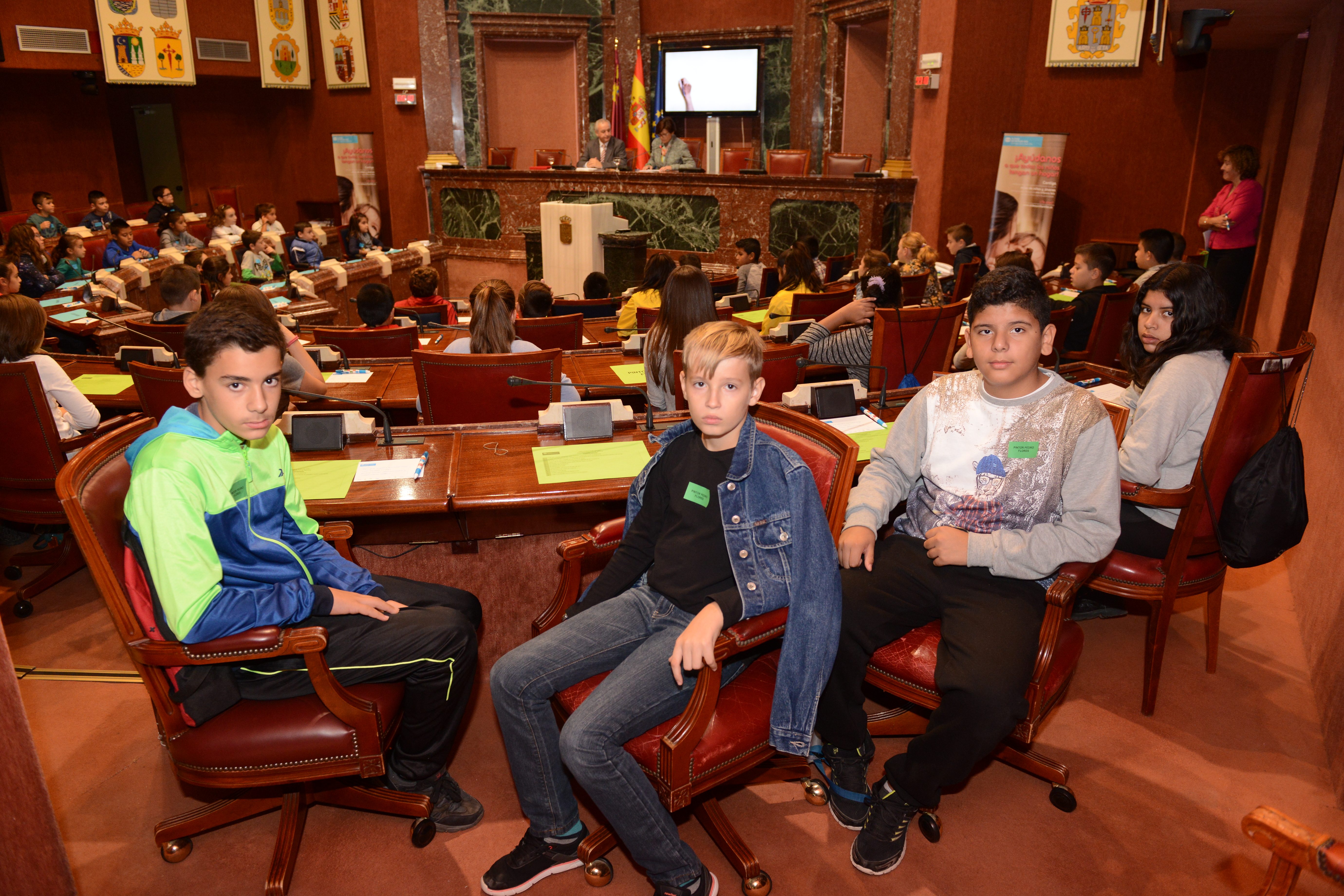 Aldeas Infantiles SOS ha traído a la Asamblea Regional su programa 'Diputados por un día'