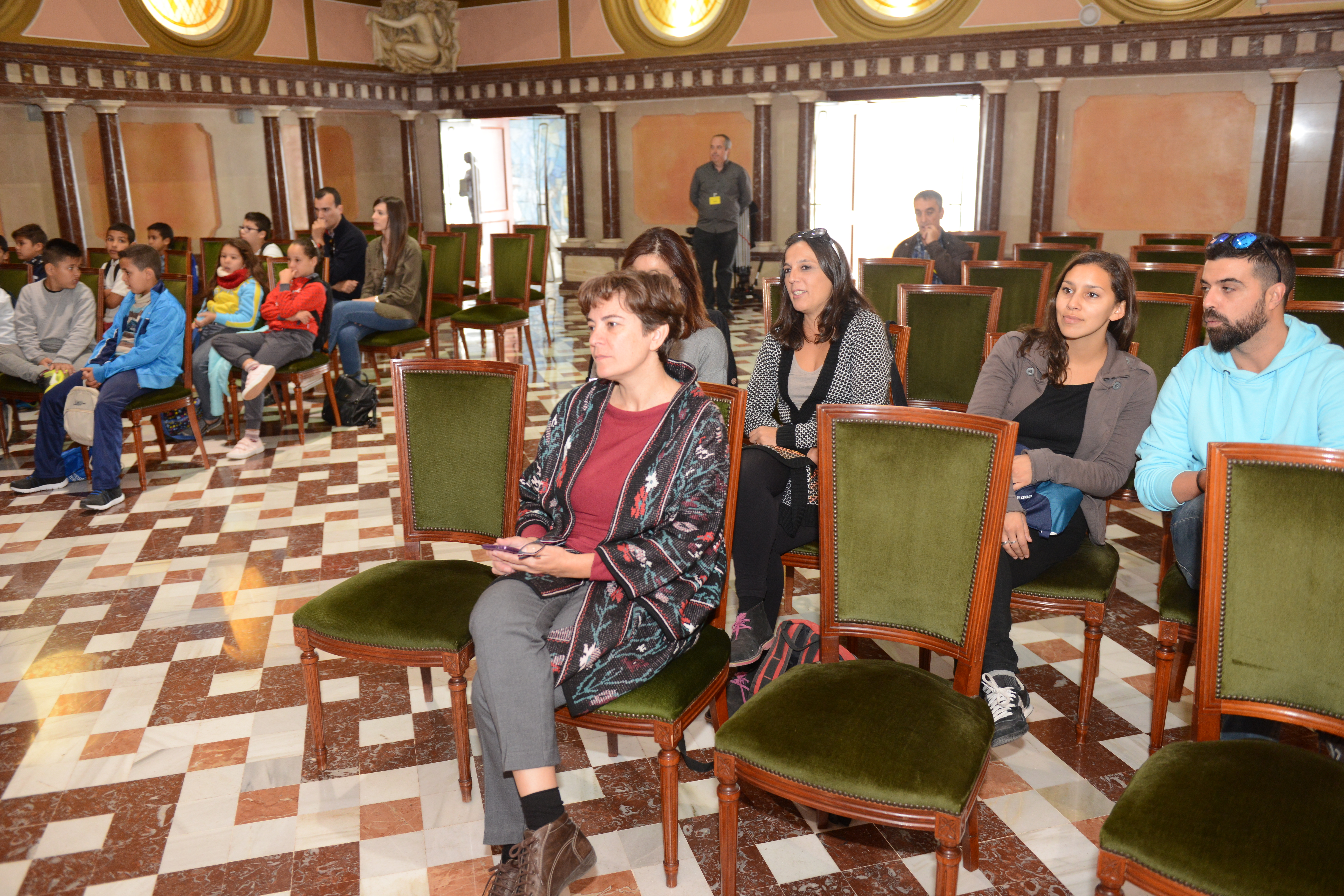 Aldeas Infantiles SOS ha traído a la Asamblea Regional su programa 'Diputados por un día'