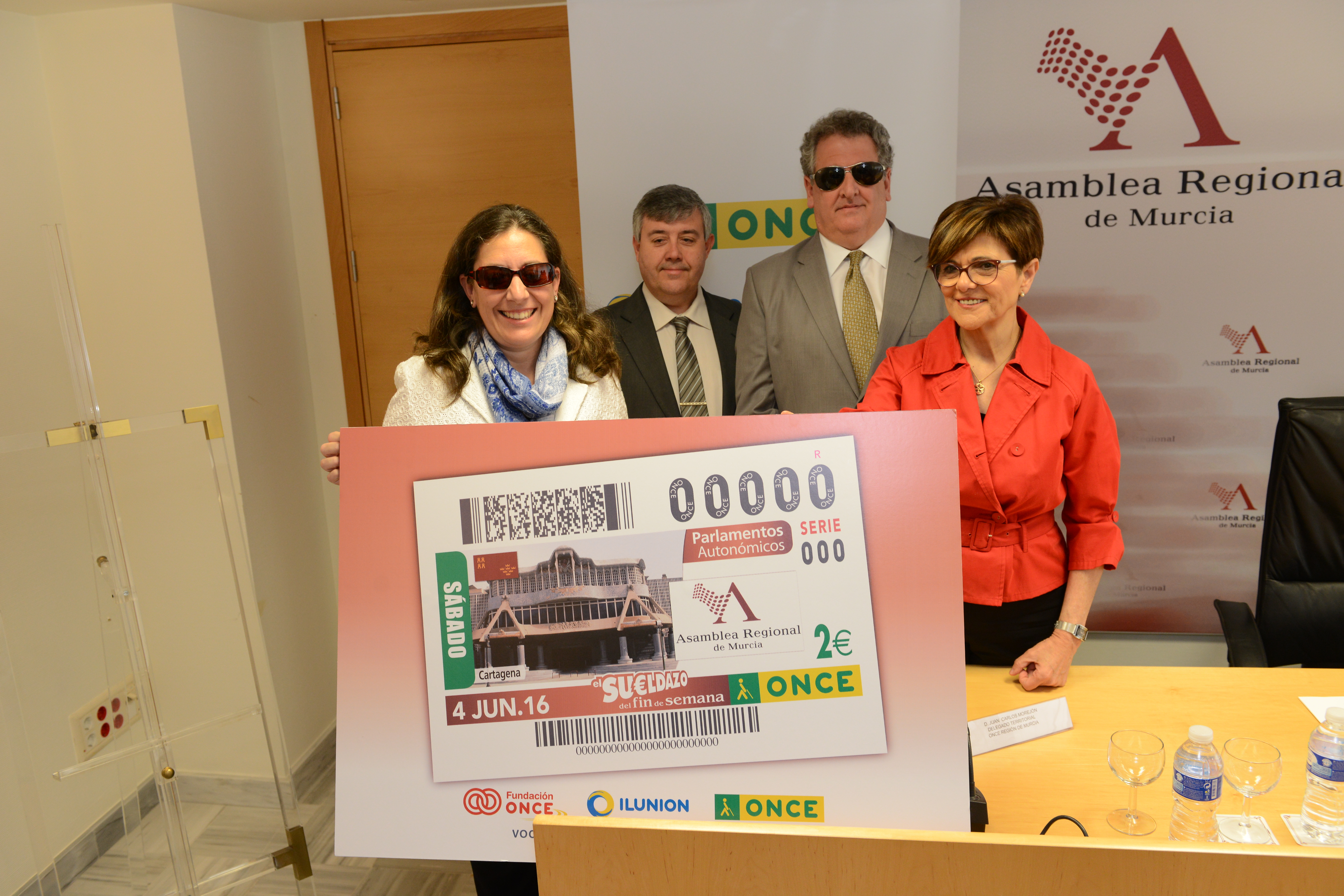 Presentación del cupón de la ONCE dedicado a la Asamblea Regional
