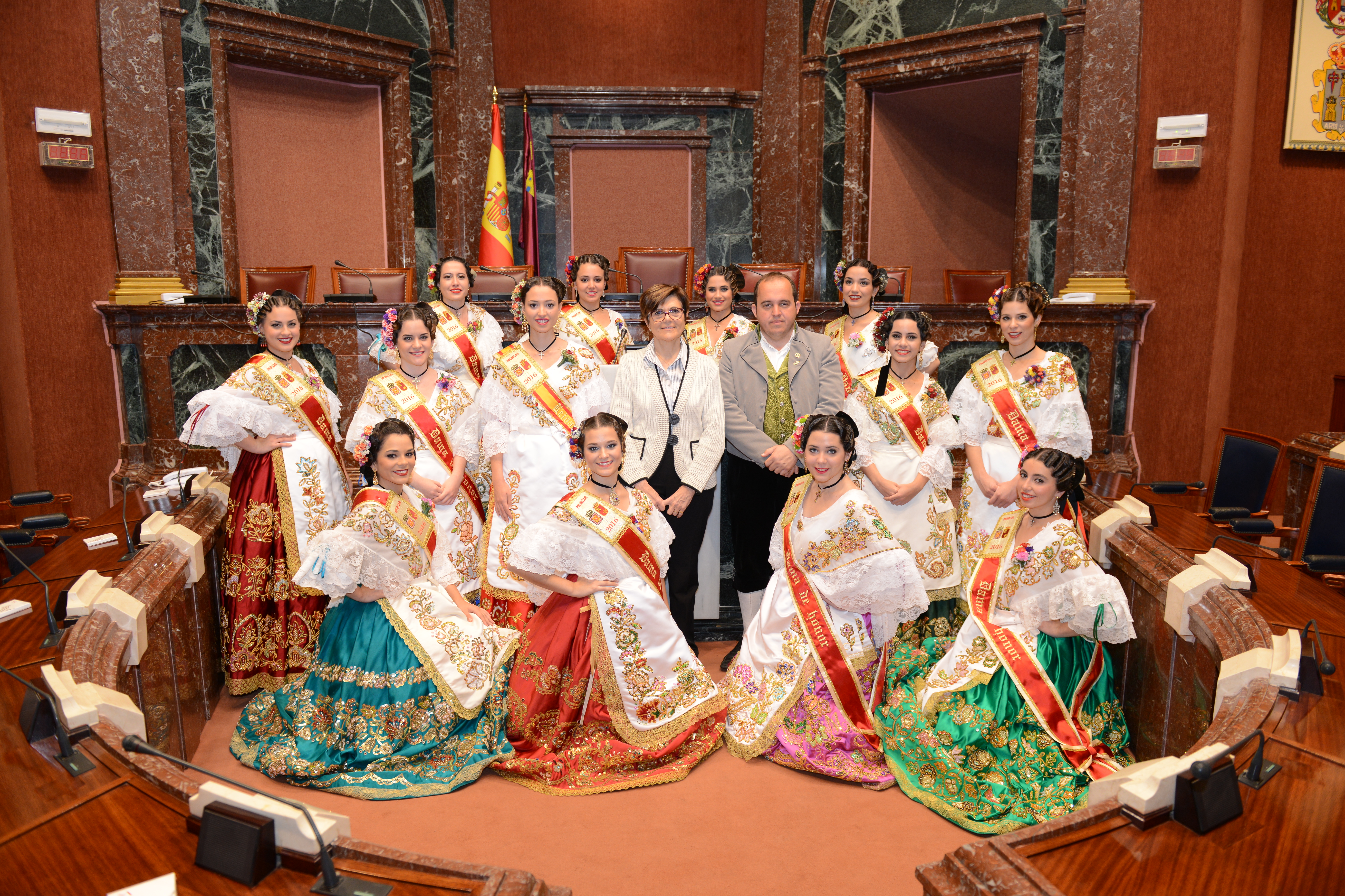 La Reina de la Huerta 2016 y su Corte de Honor visitan la Asamblea