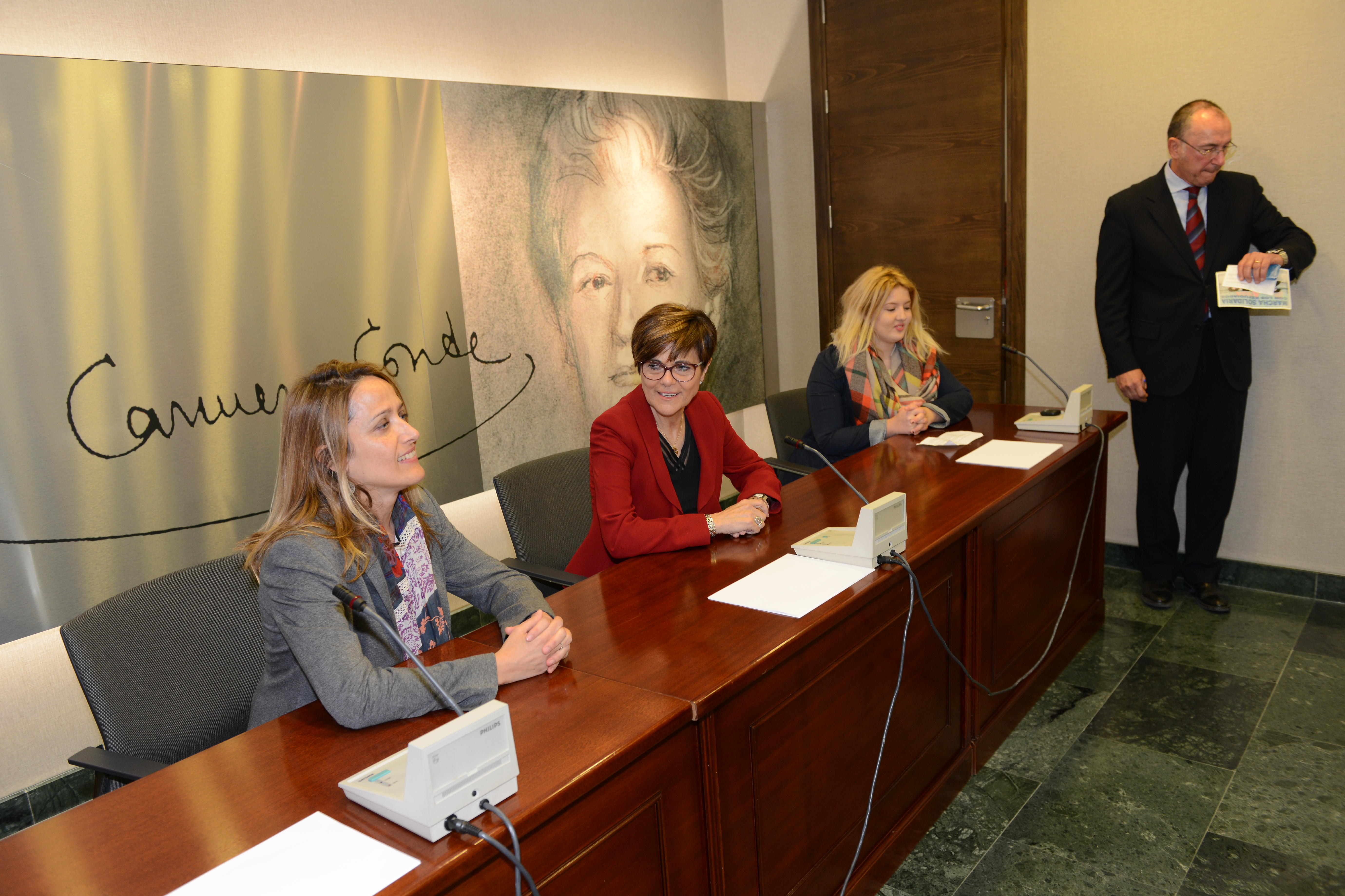 Alumnos del IES Isaac Peral entrevistan a la presidenta dentro del concurso Euroscola