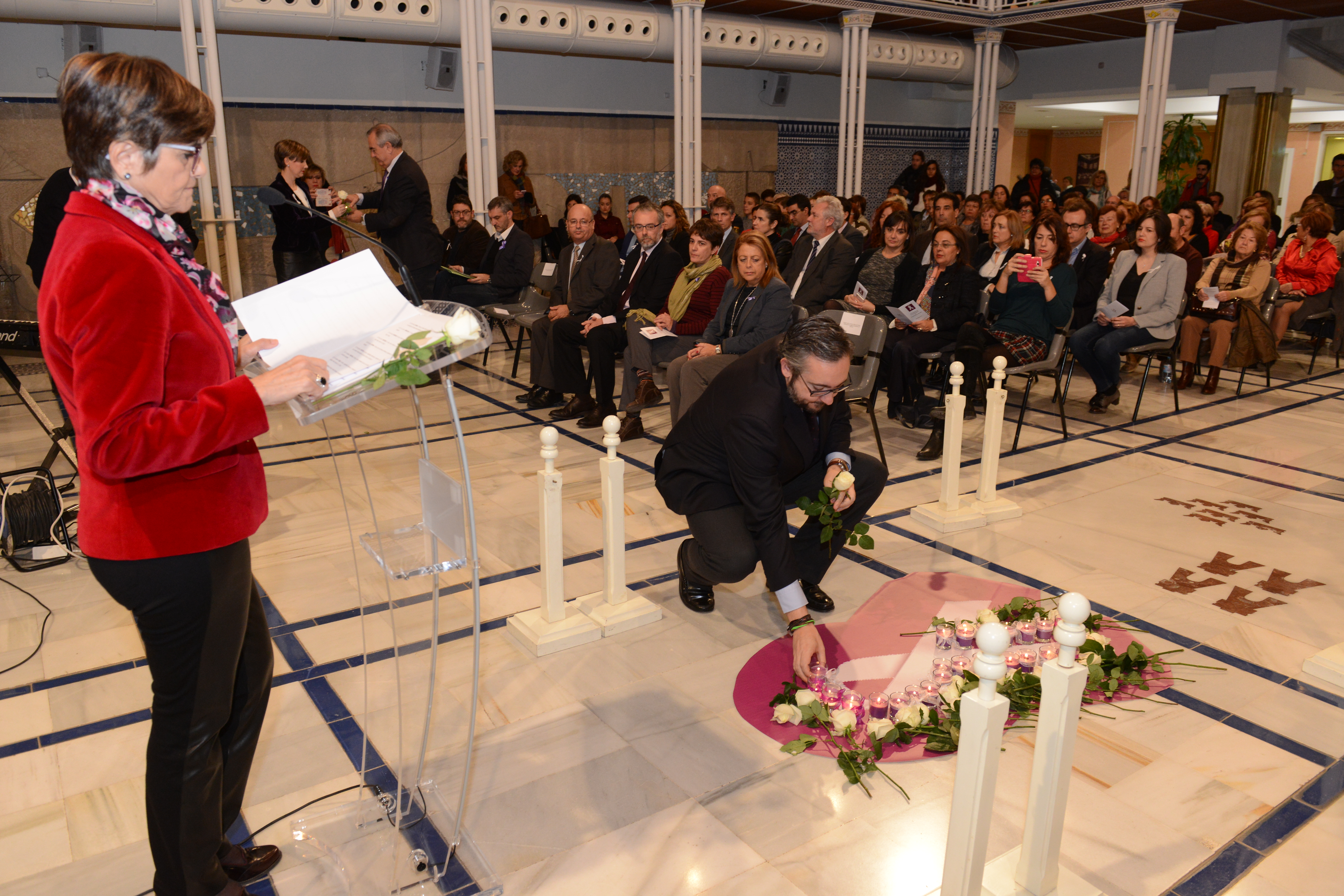 Imágenes del acto en memoria de las víctimas de violencia de género