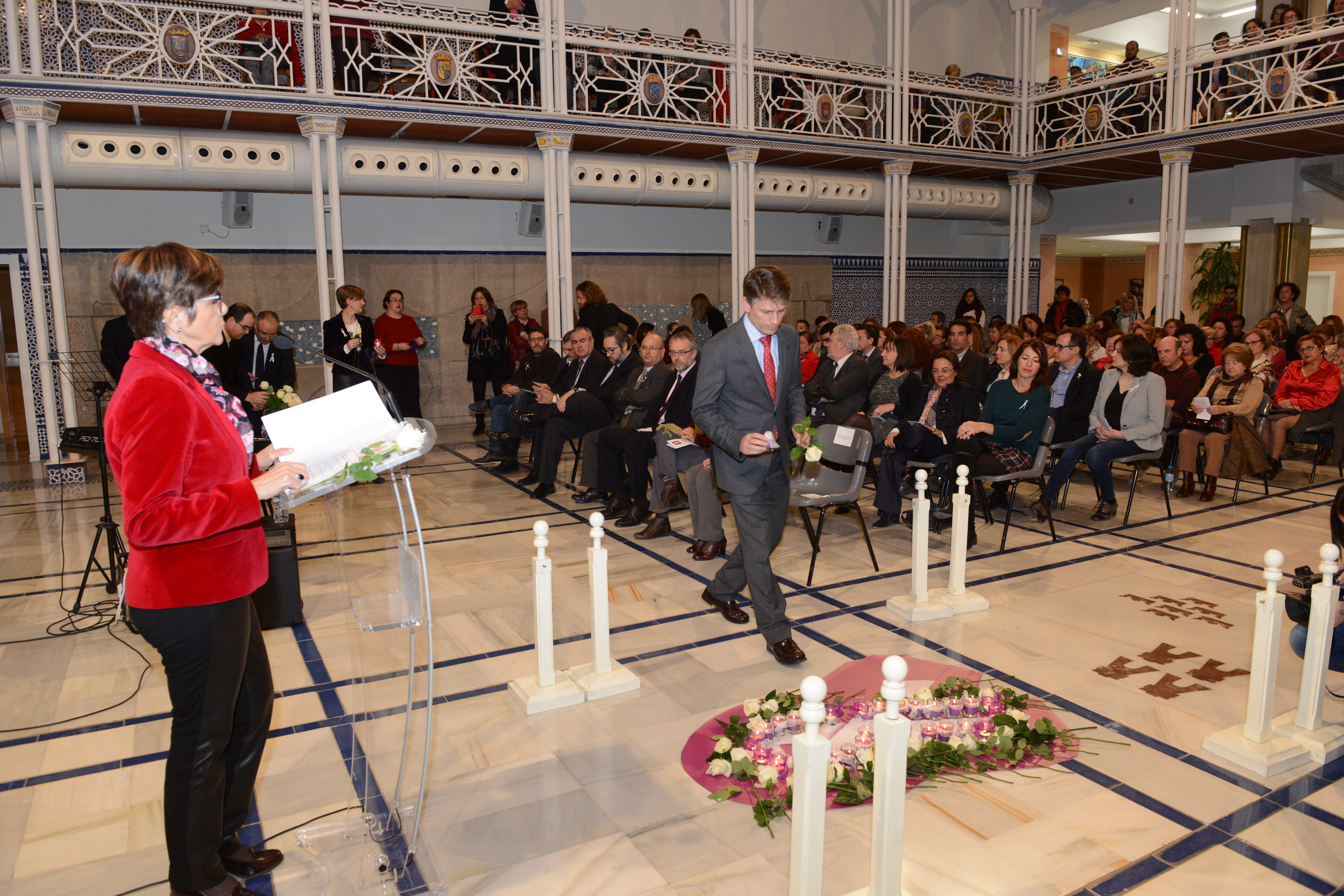Imágenes del acto en memoria de las víctimas de violencia de género