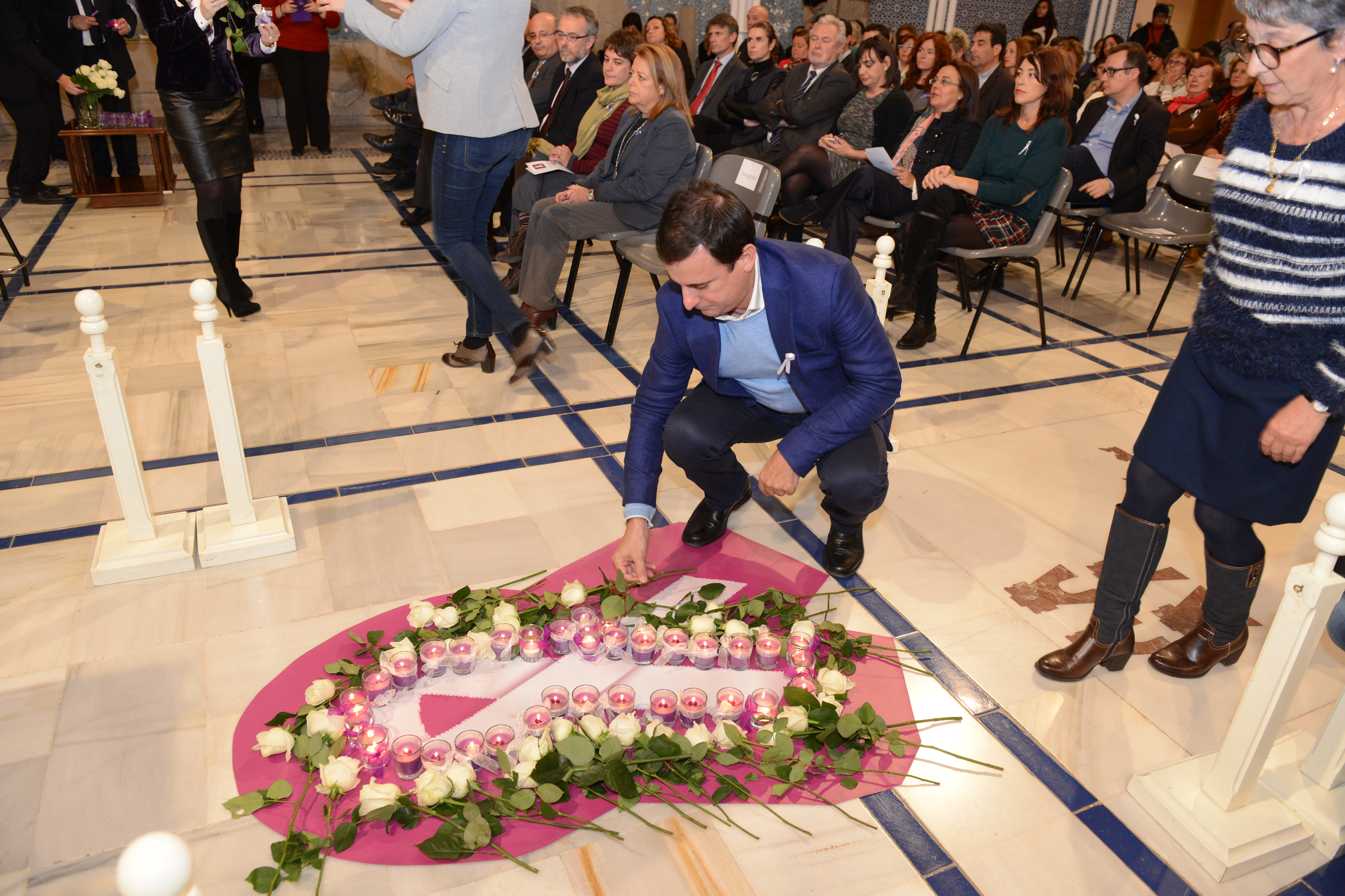 Imágenes del acto en memoria de las víctimas de violencia de género
