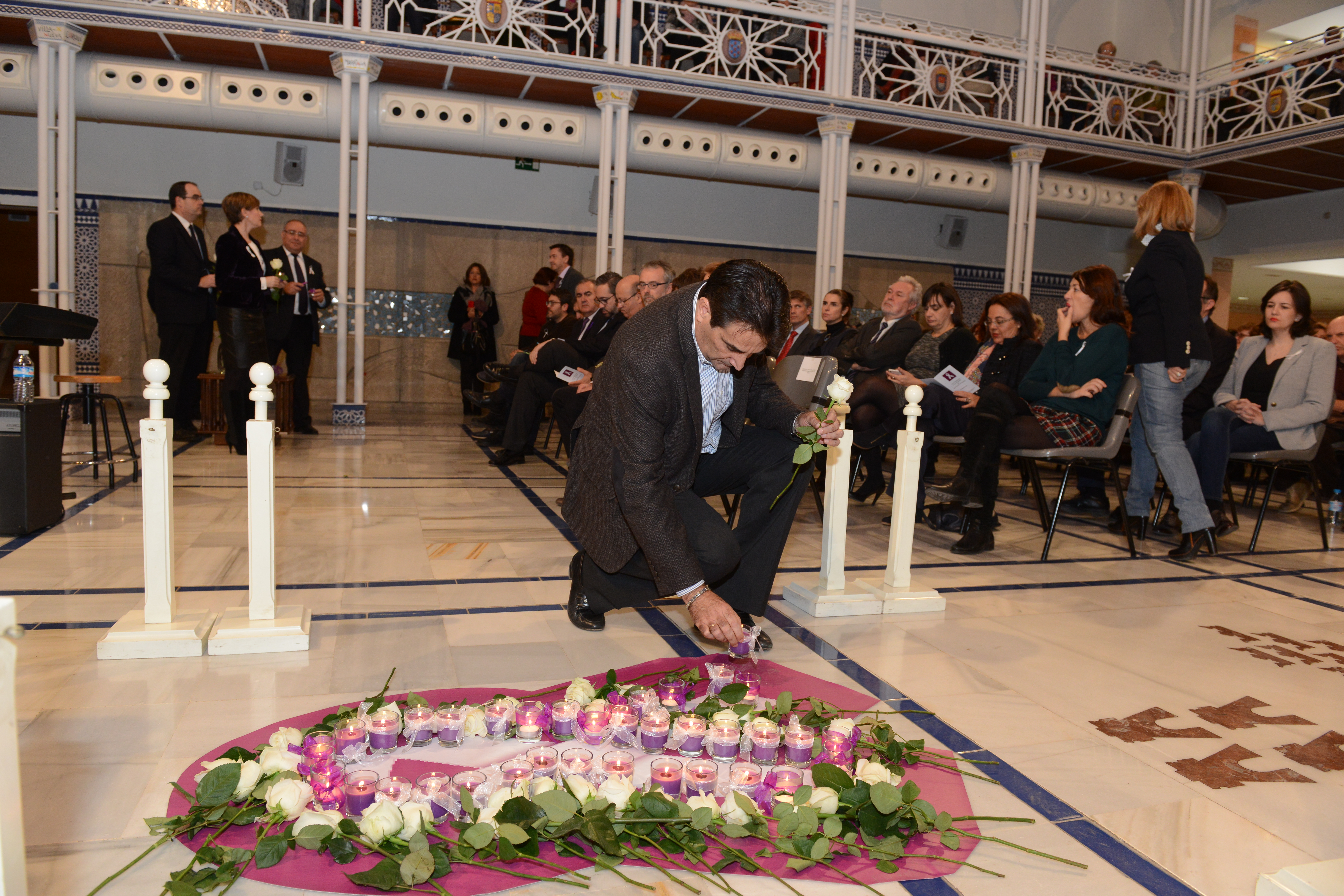 Imágenes del acto en memoria de las víctimas de violencia de género