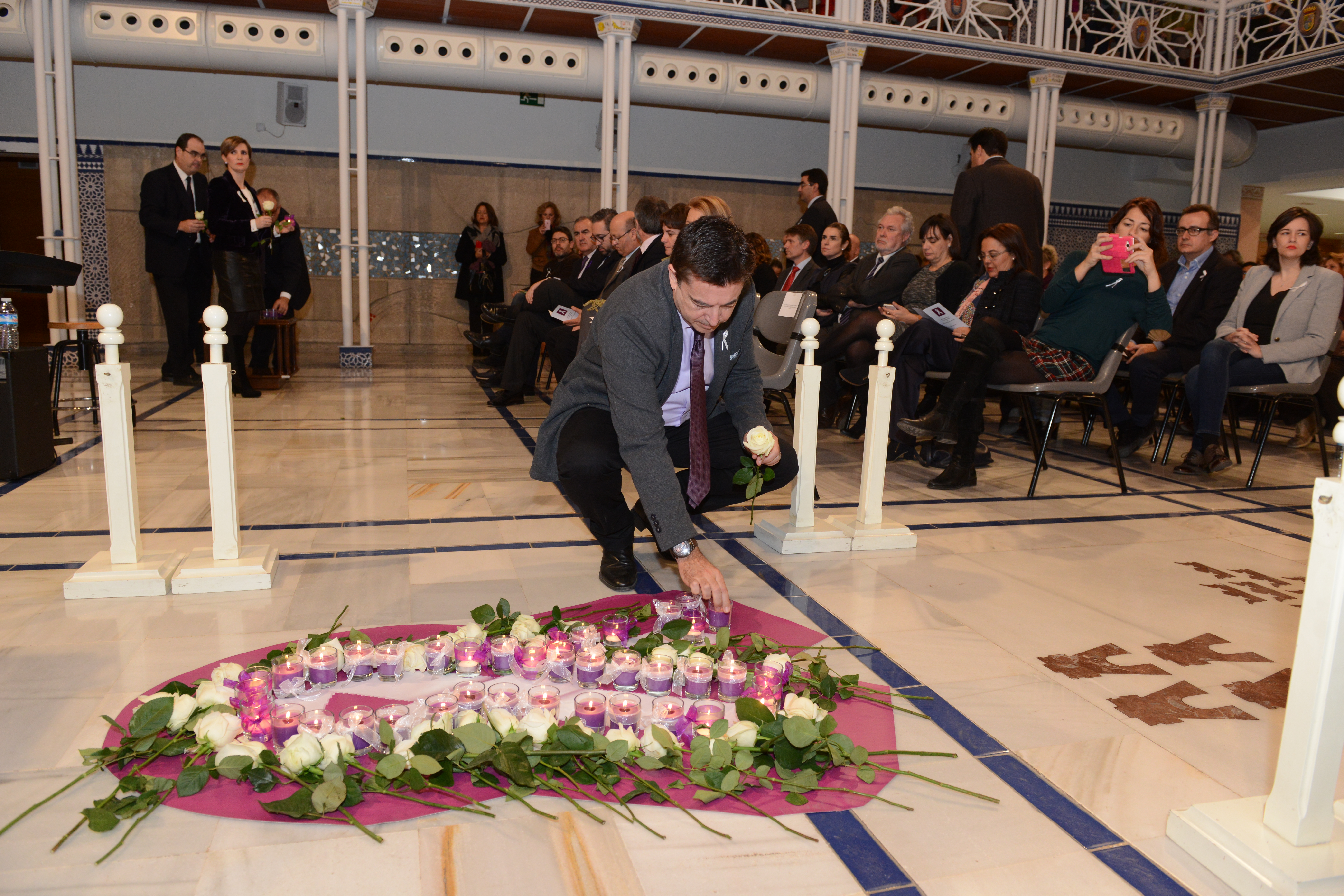 Imágenes del acto en memoria de las víctimas de violencia de género