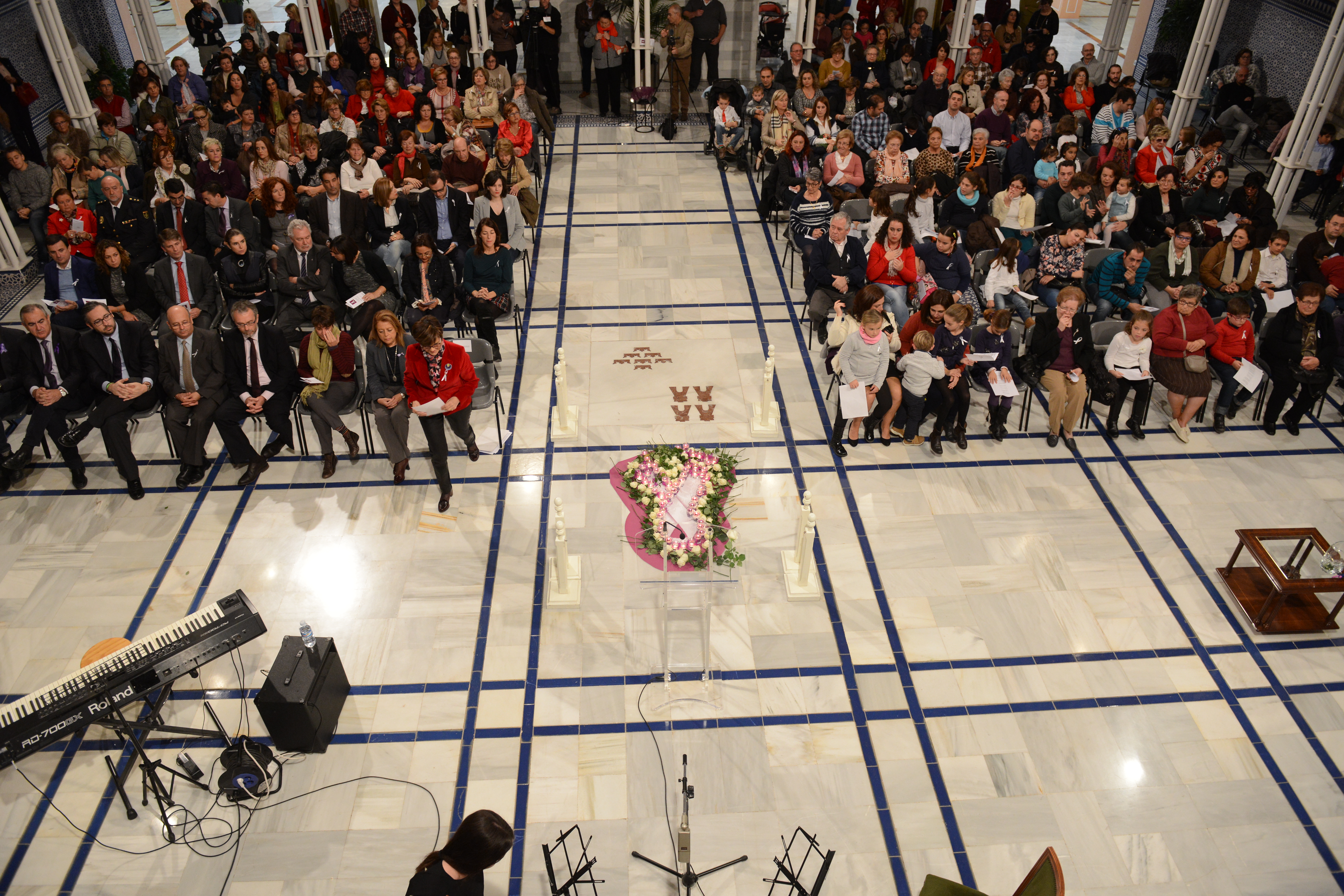 Imágenes del acto en memoria de las víctimas de violencia de género