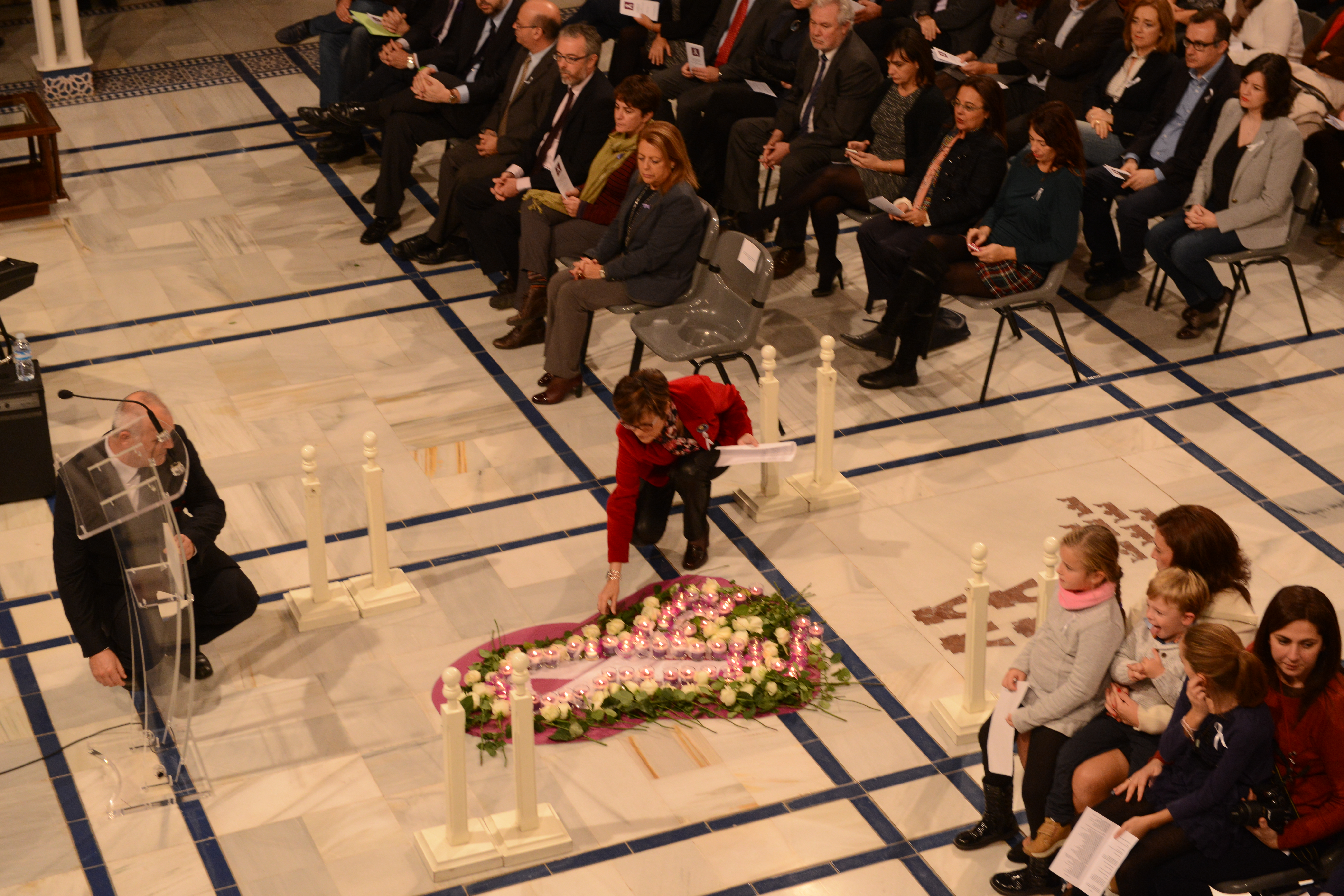 Imágenes del acto en memoria de las víctimas de violencia de género