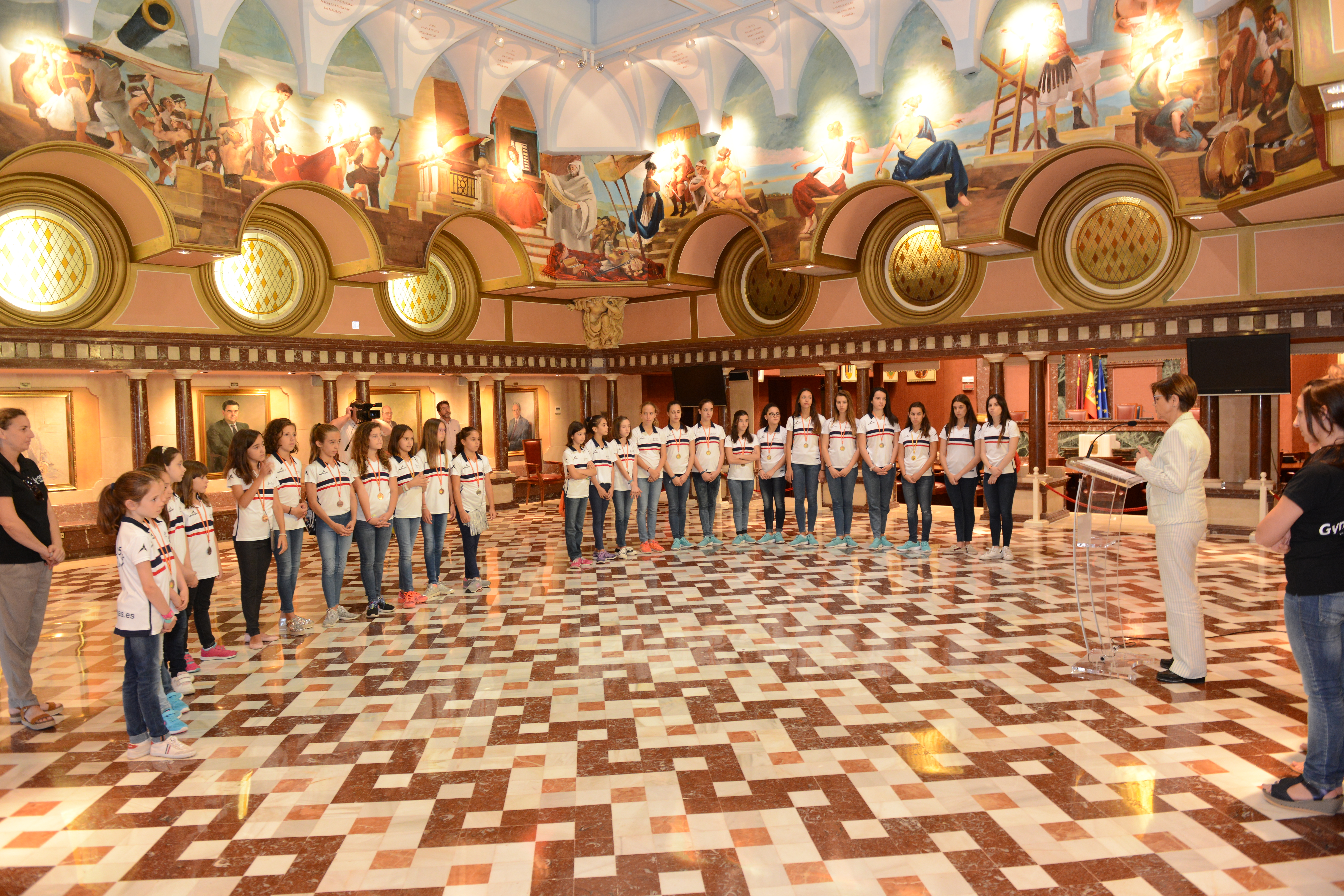 El Club Gymnos 85' ha visitado la Asamblea