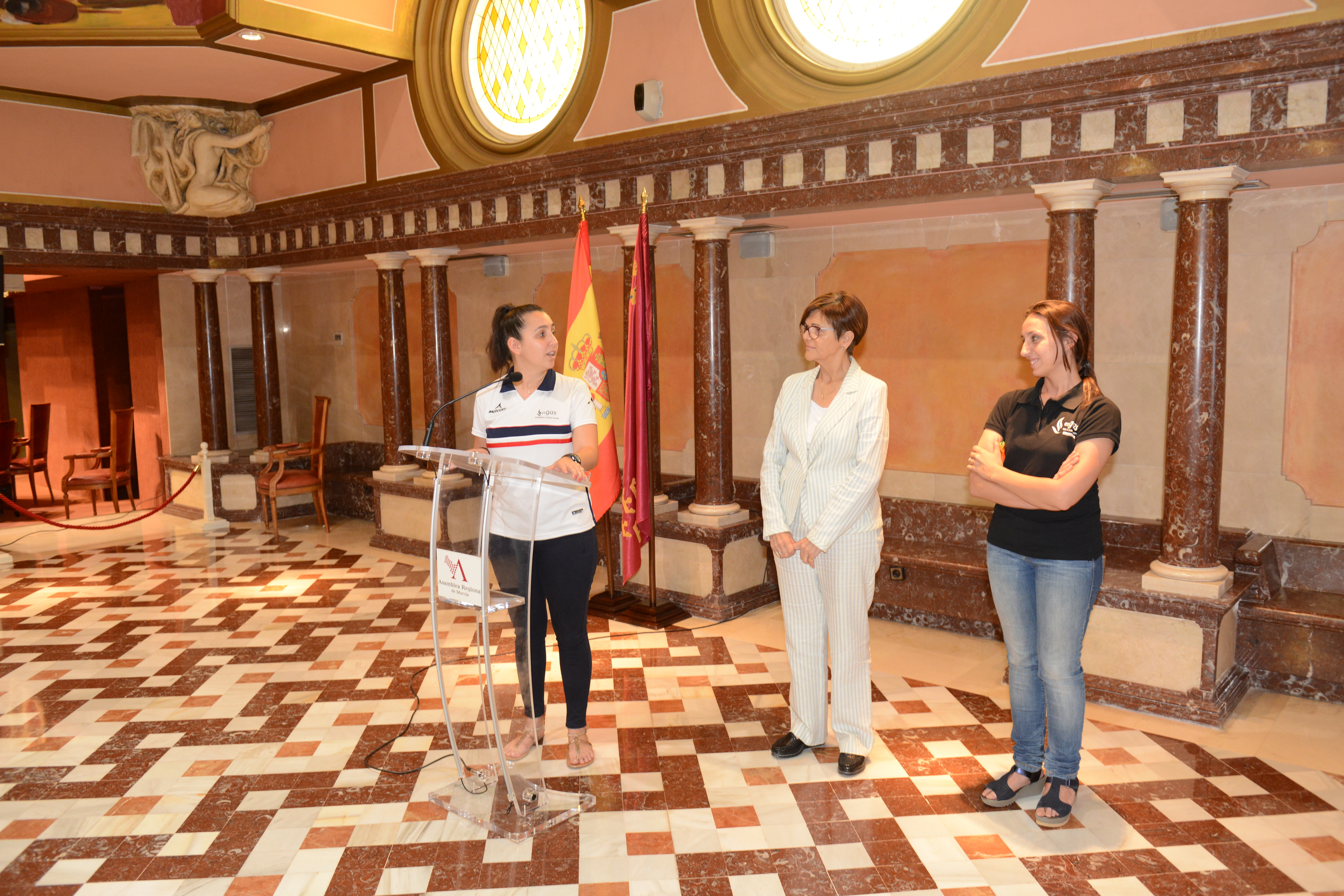 El Club Gymnos 85' ha visitado la Asamblea