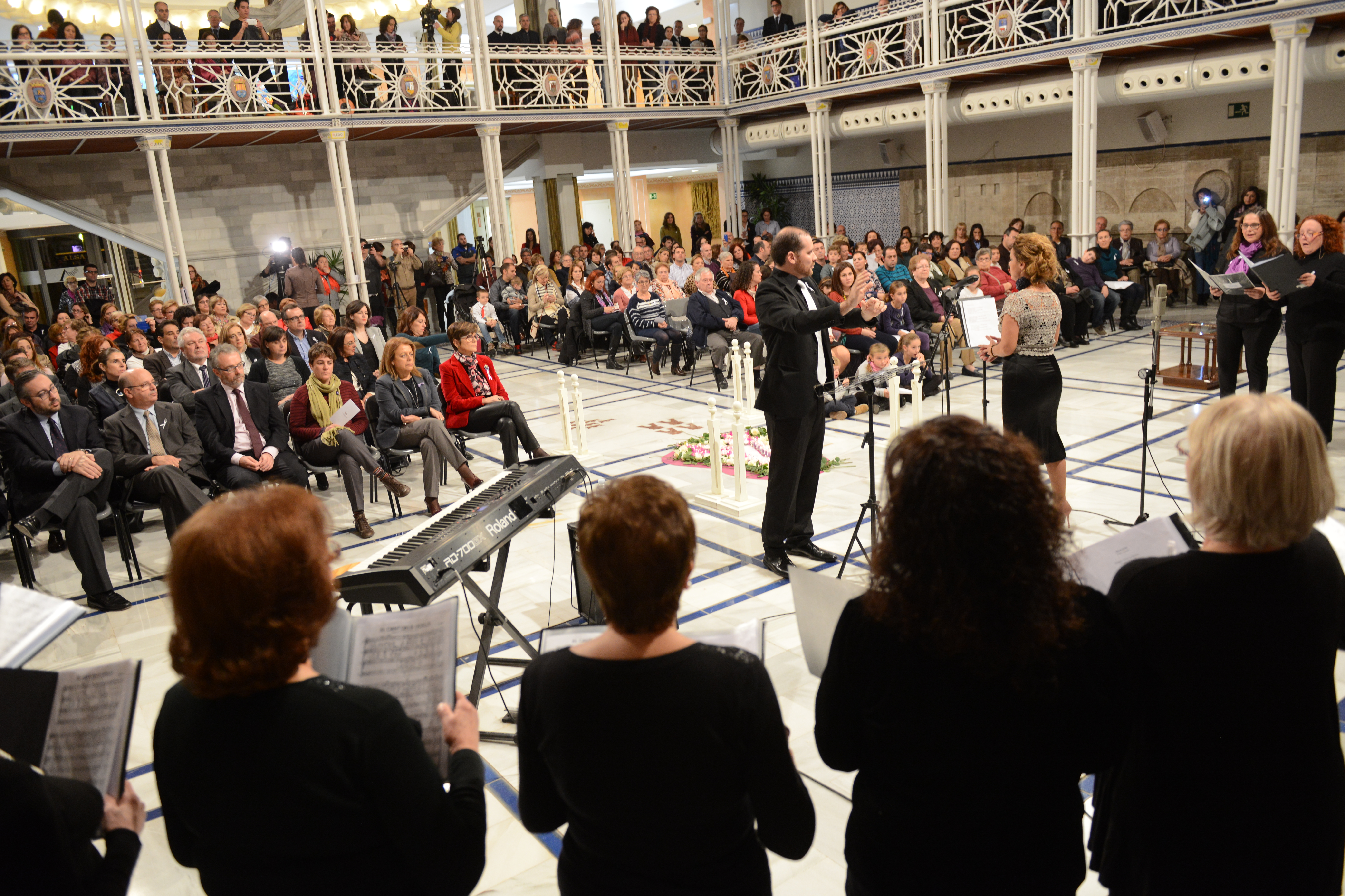 Imágenes del acto en memoria de las víctimas de violencia de género