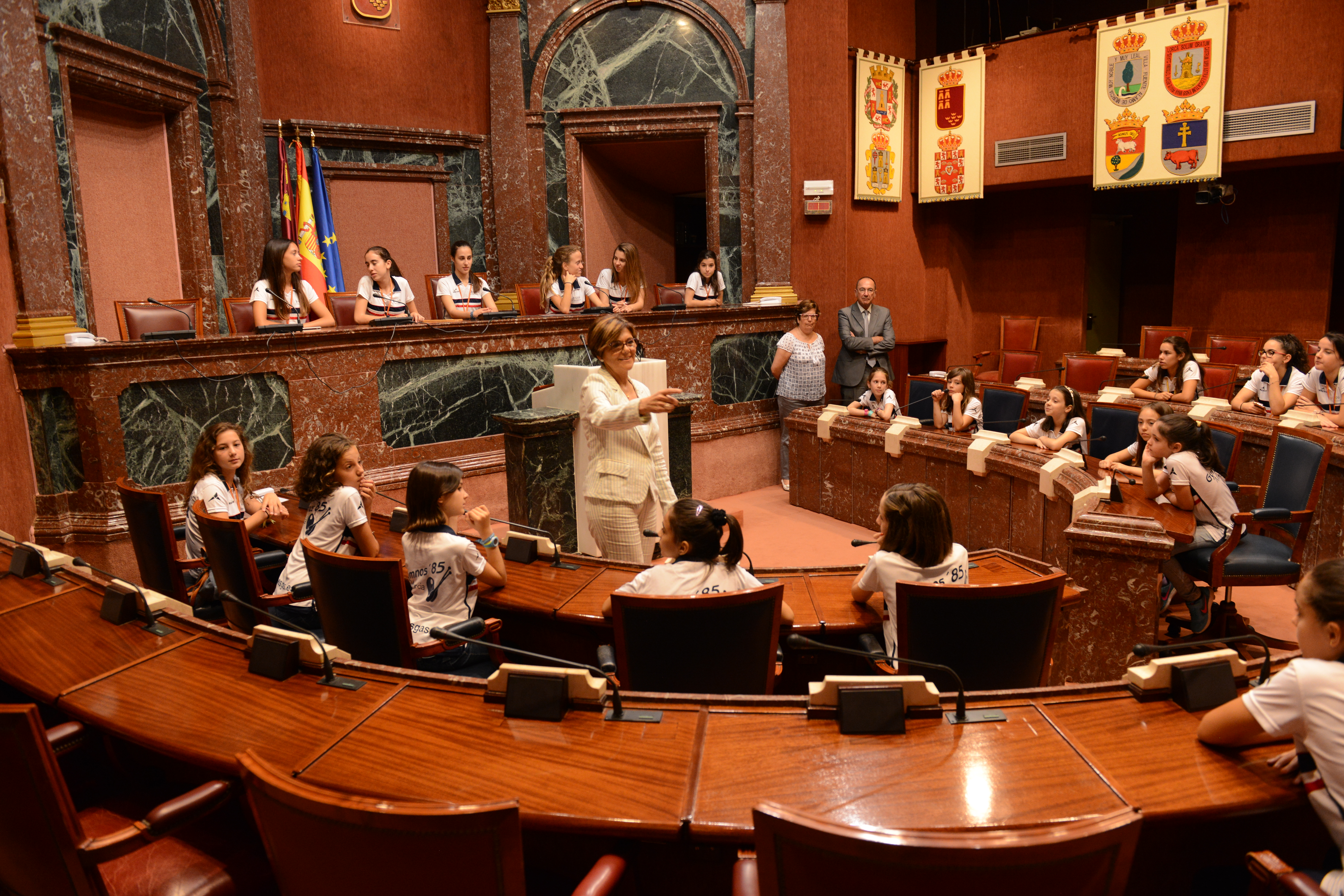 El Club Gymnos 85' ha visitado la Asamblea