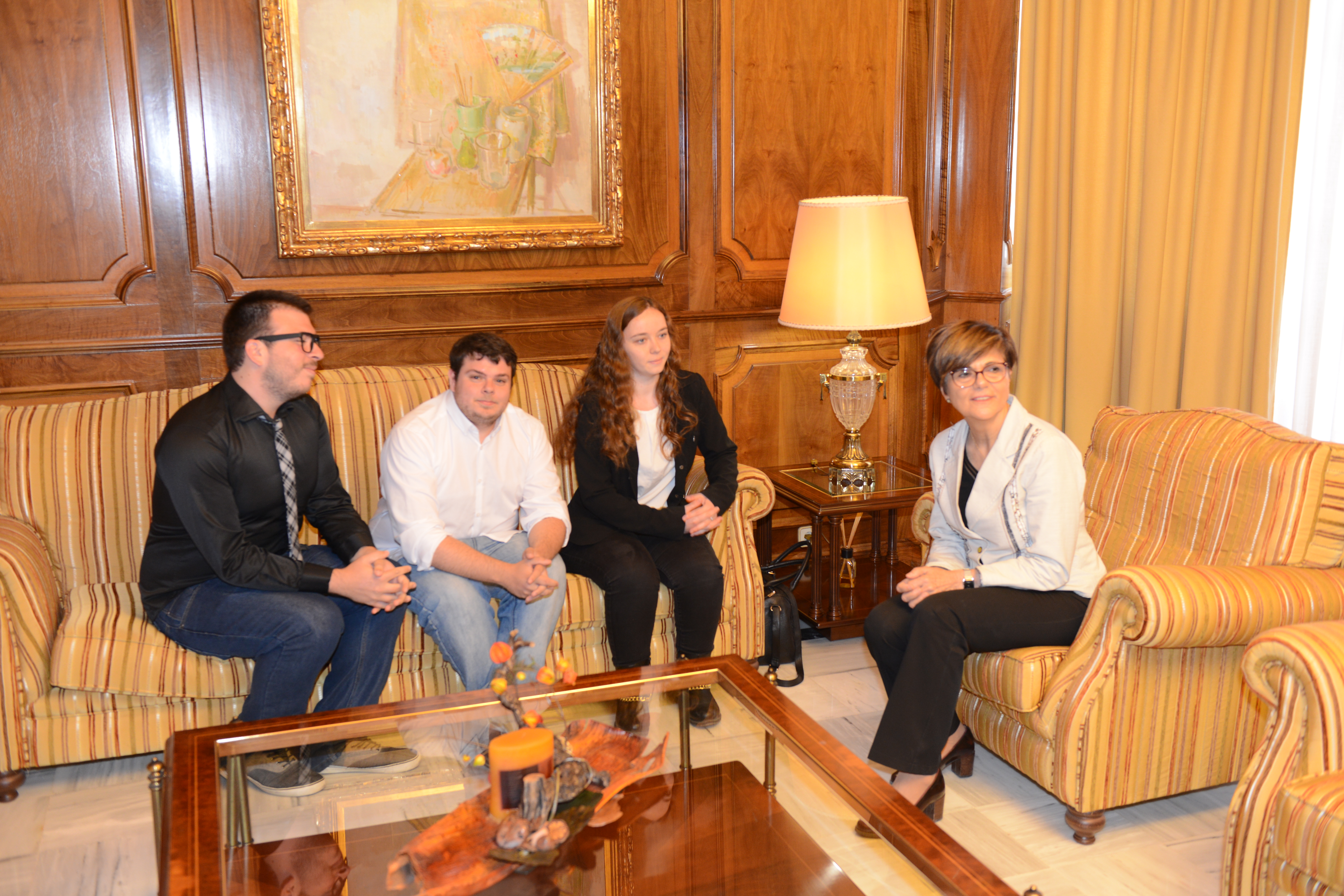 Miembros del Colectivo Galactyco visitan a la presidenta de la Asamblea