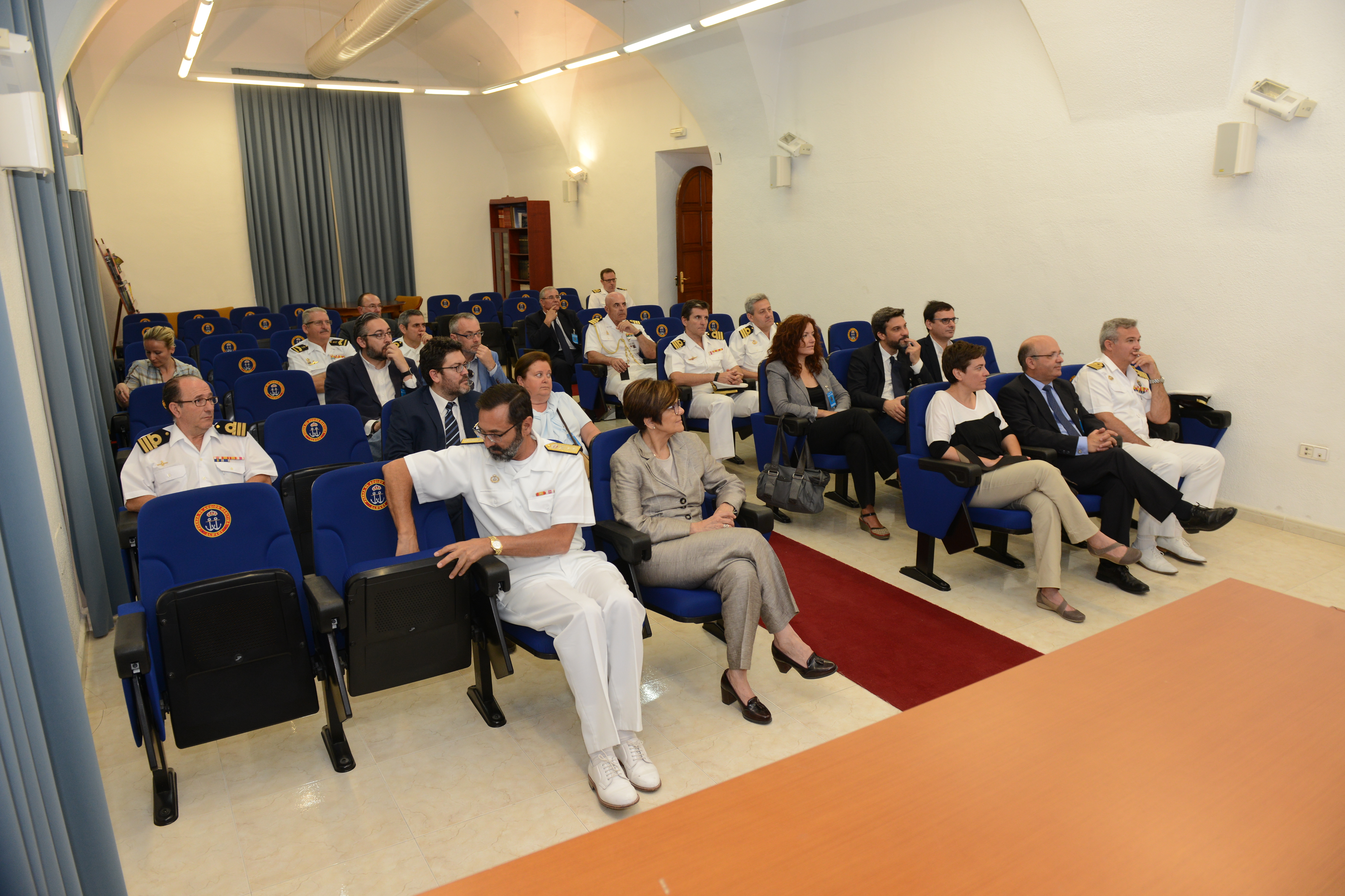 Diputados regionales visitan dependencias de las Fuerzas Armadas