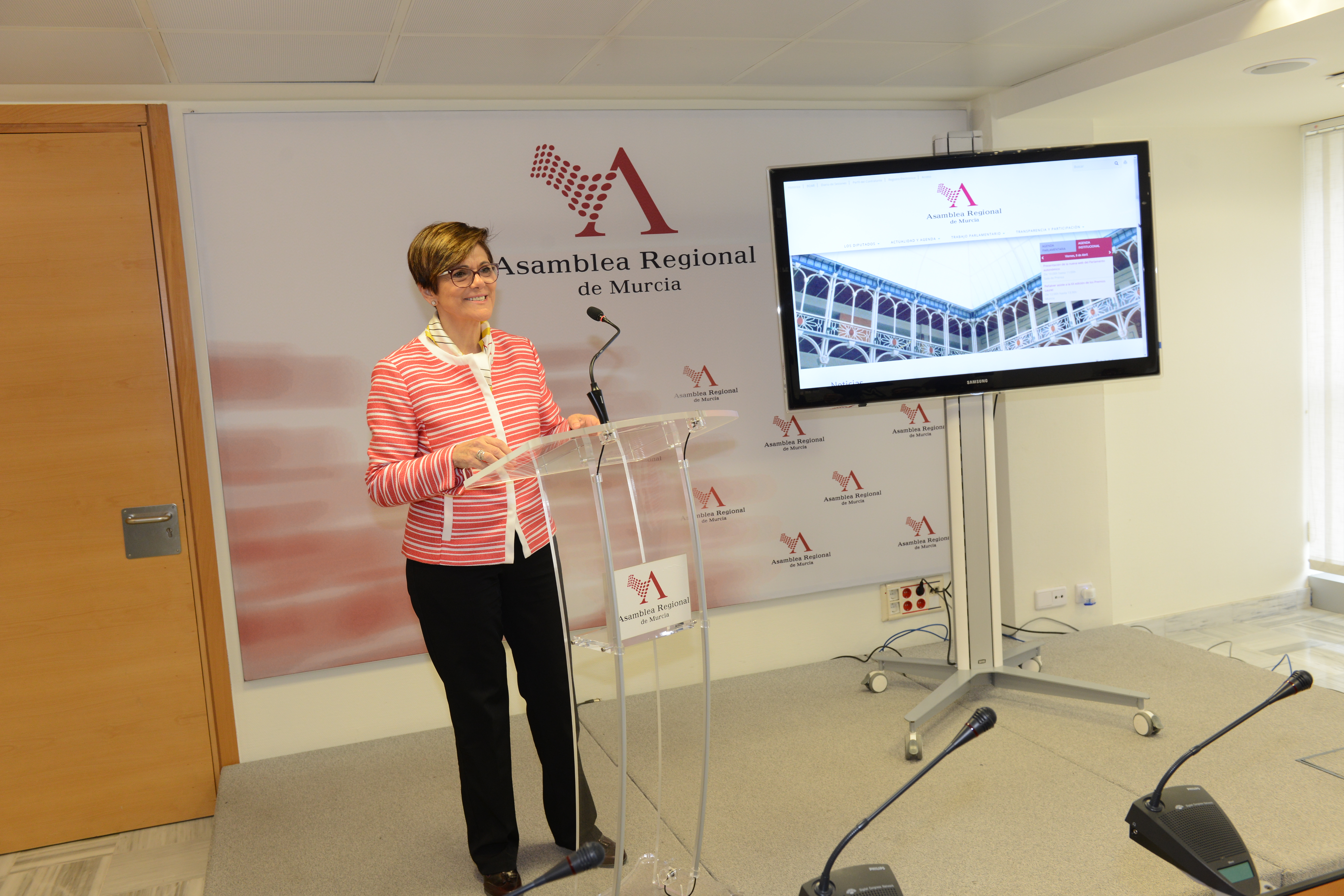 La presidenta de la Asamblea Regional, Rosa Peñalver, en la presentación