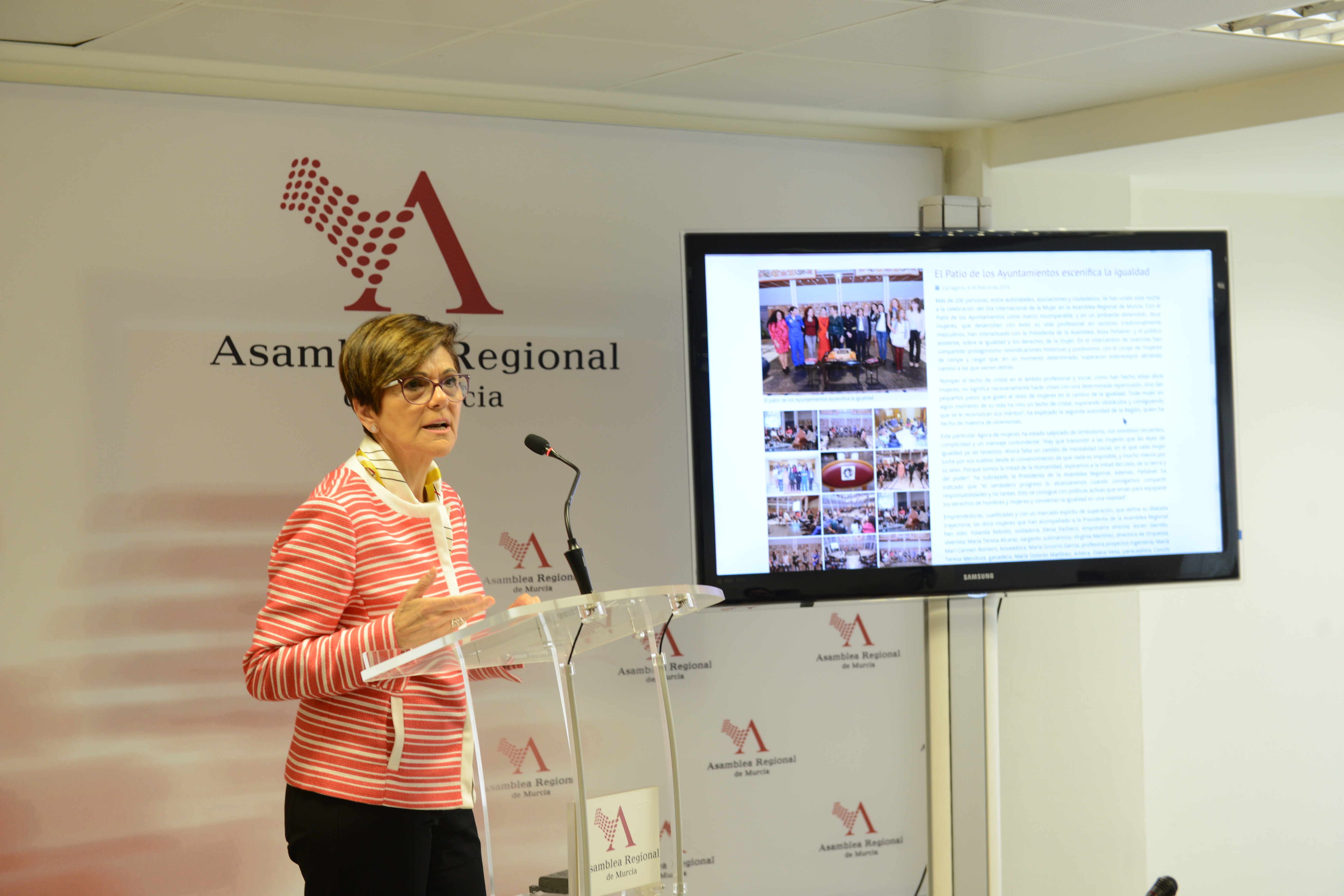 La presidenta de la Asamblea Regional, Rosa Peñalver, en la presentación