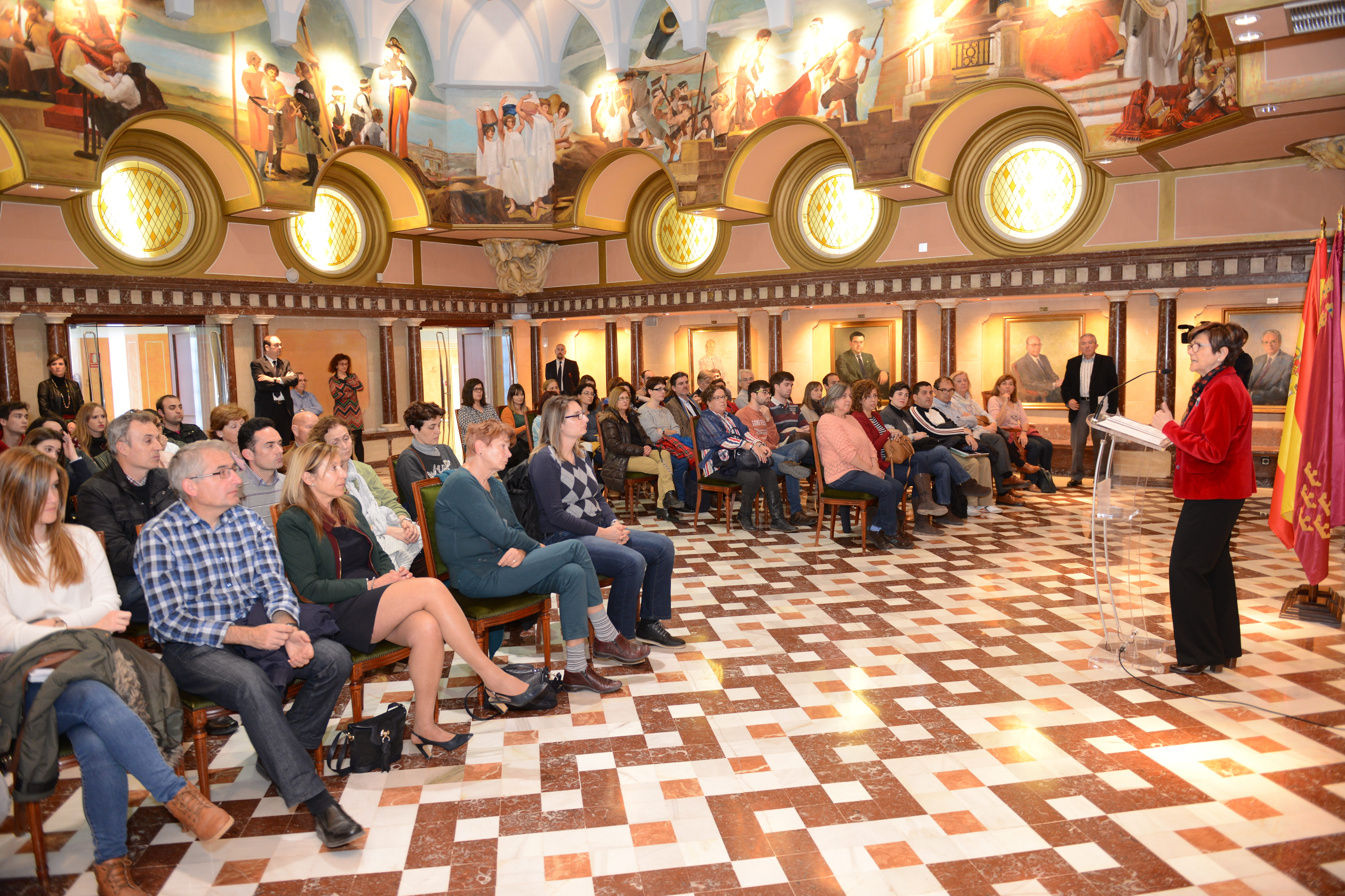 La Asamblea Regional de Murcia recibe a la EOI de Cartagena en inglés y francés
