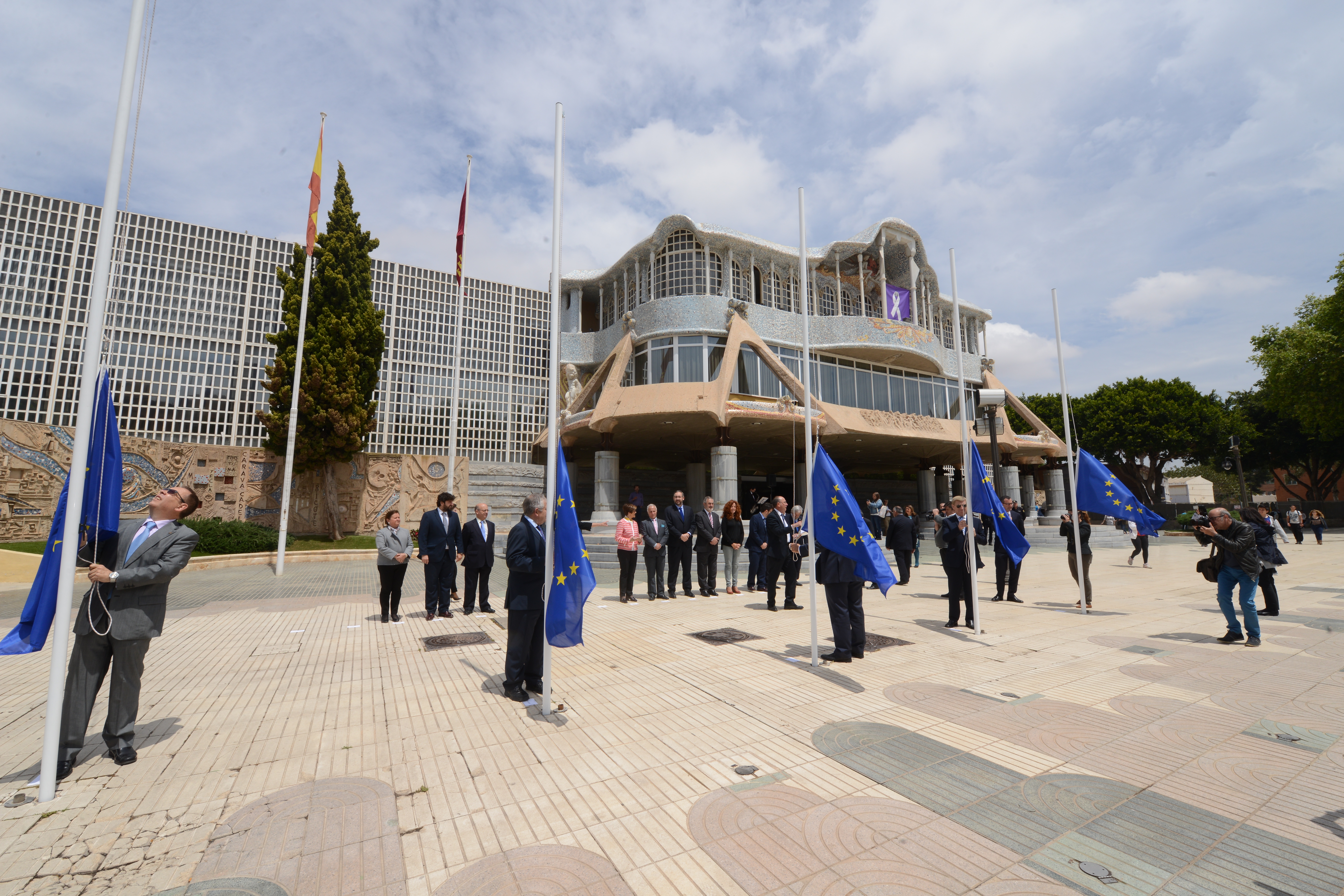 La Asamblea recibe al cuerpo consular acreditado en la Región de Murcia