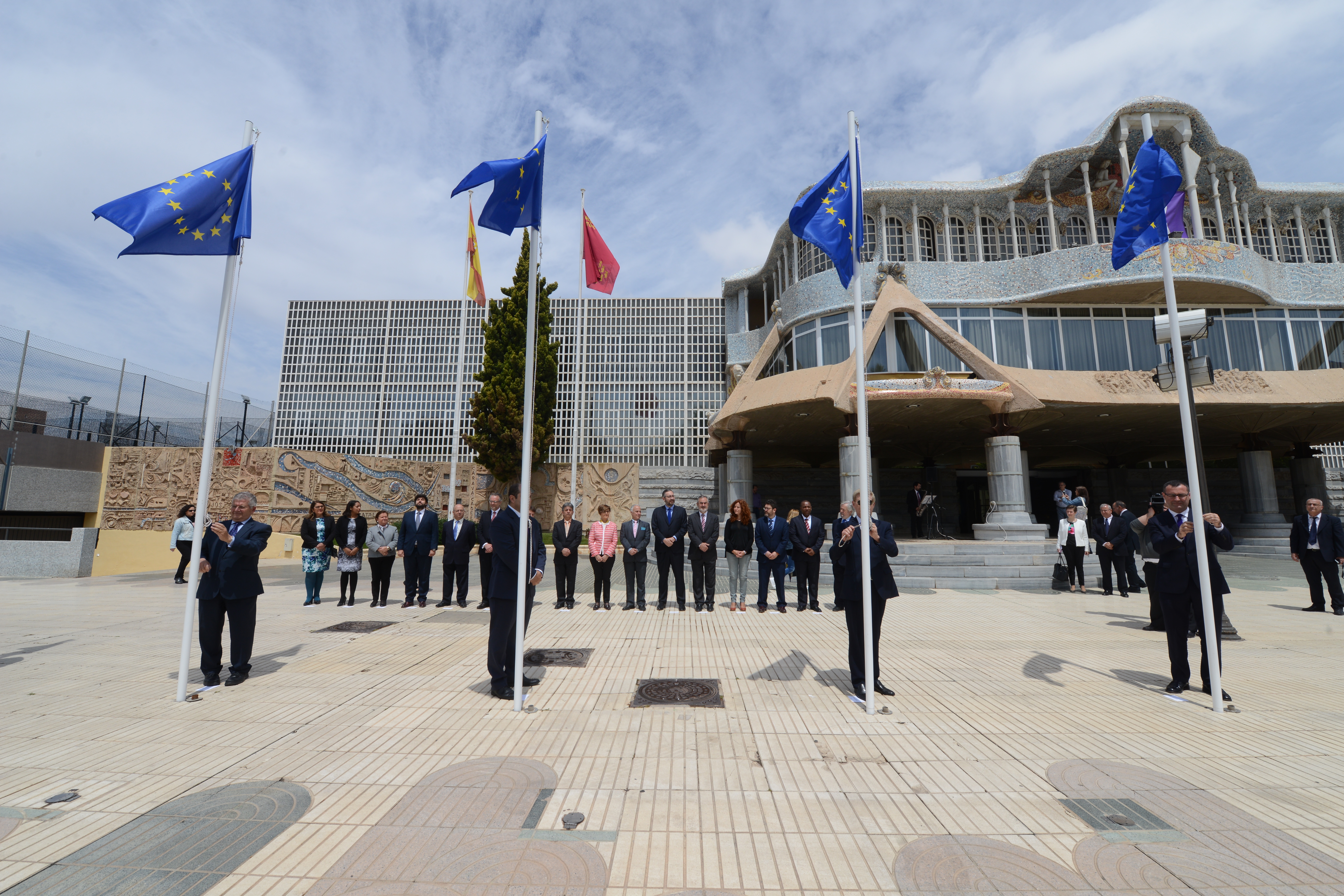 La Asamblea recibe al cuerpo consular acreditado en la Región de Murcia
