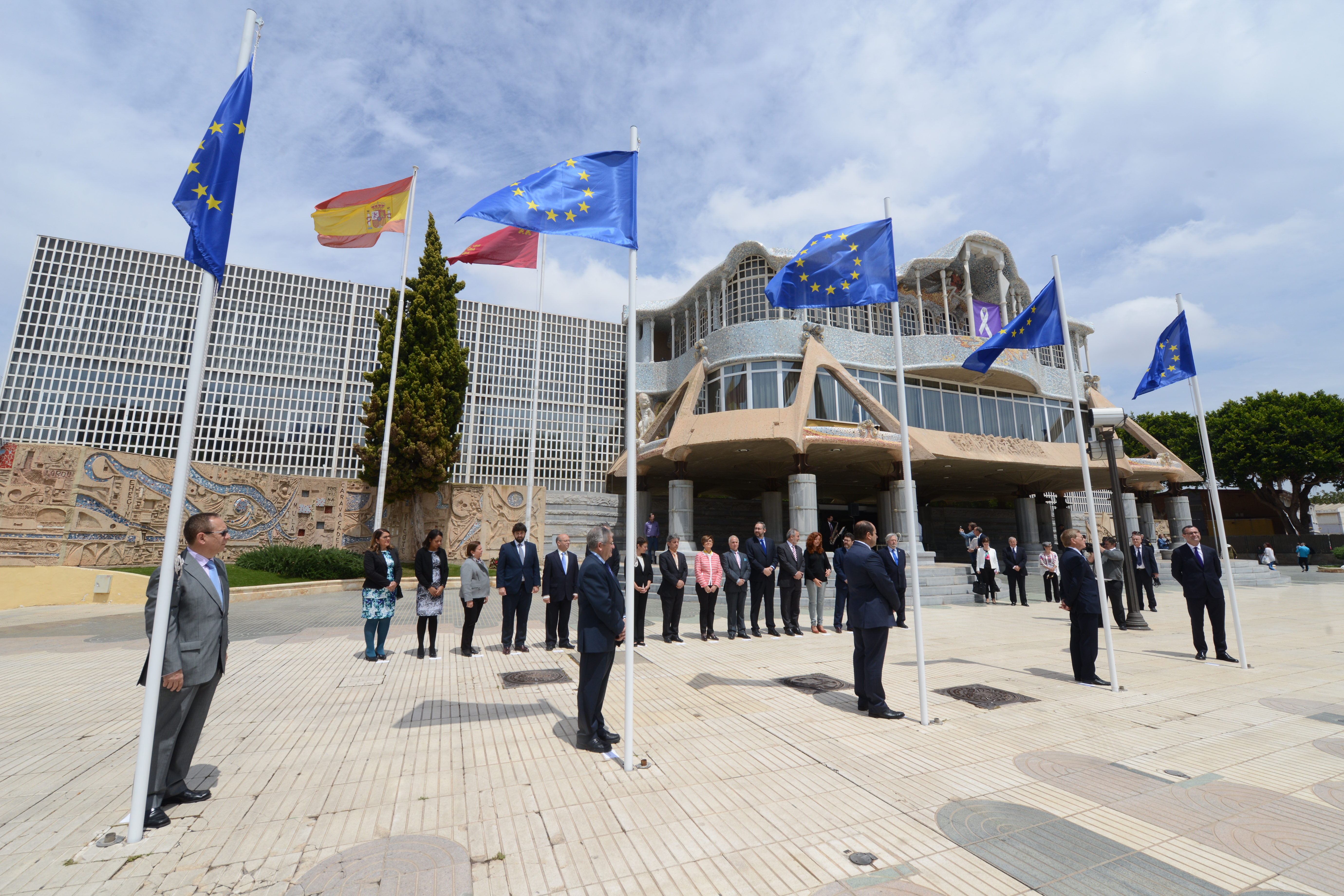 La Asamblea recibe al cuerpo consular acreditado en la Región de Murcia