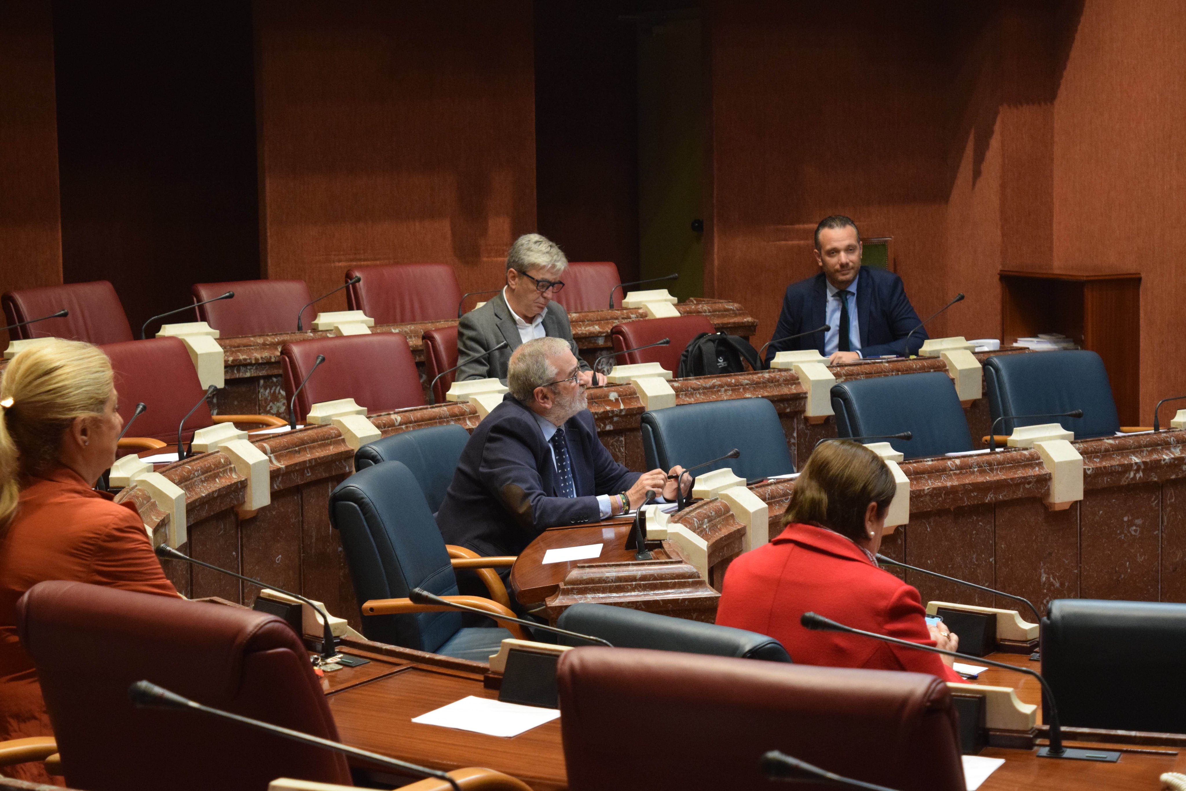 Los portavoces parlamentarios se han reunido en el hemiciclo como medida preventiva ante la expansión del coronavirus