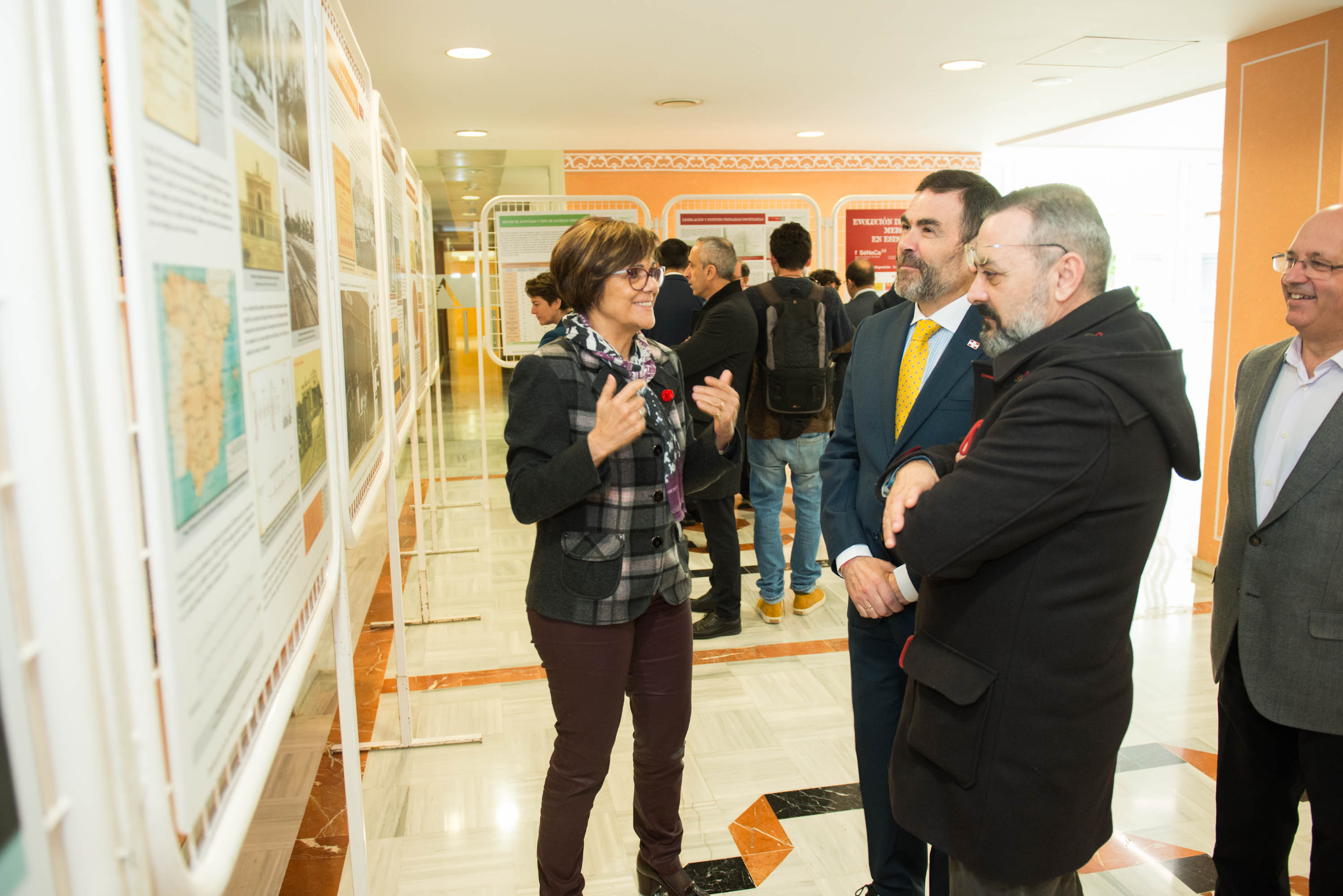 Inauguración de la exposición "Evolución de las sociedades mercantiles en España (1886 1936)"