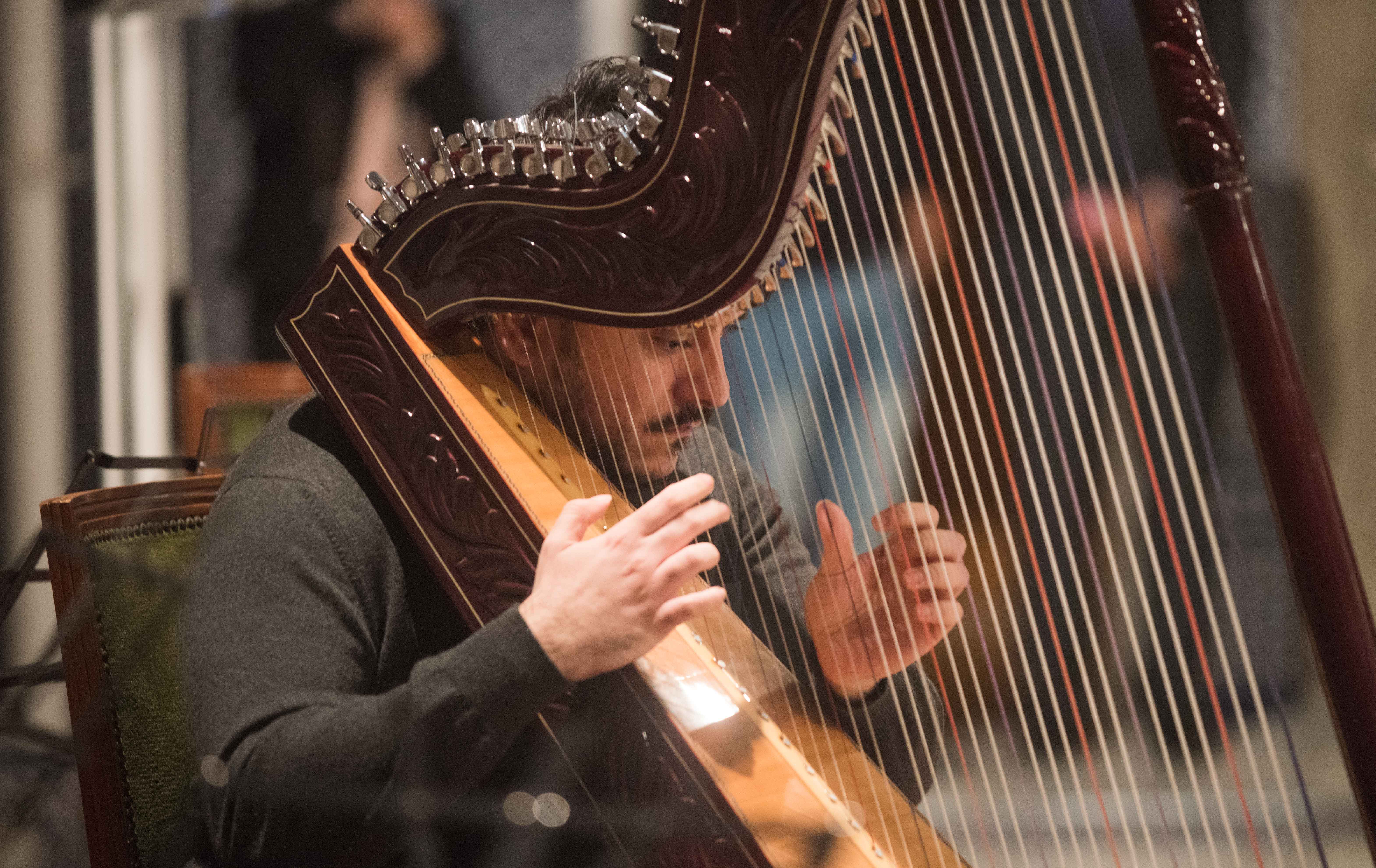 La Asamblea Regional recuerda a las víctimas de violencia de género