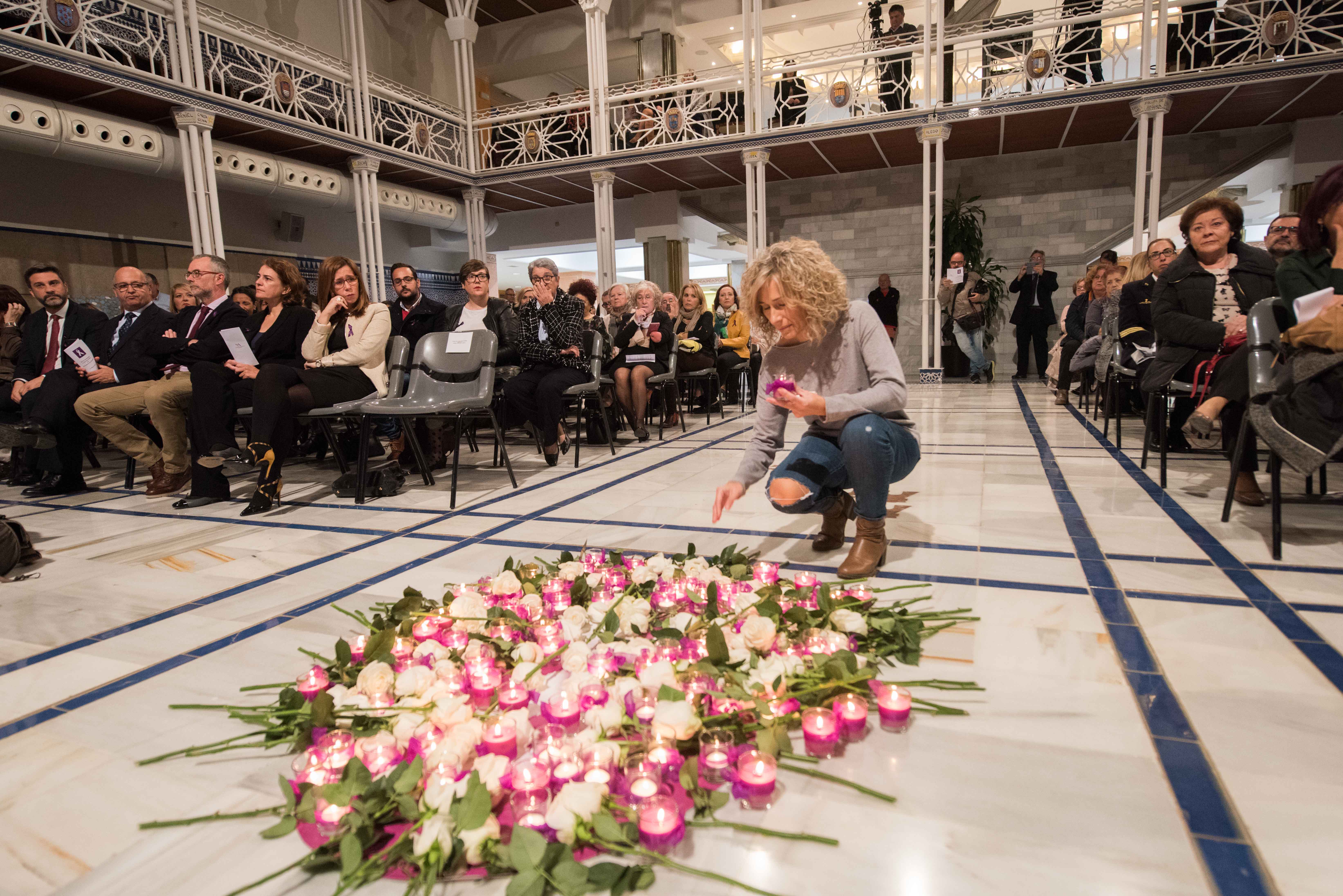 La Asamblea Regional recuerda a las víctimas de violencia de género