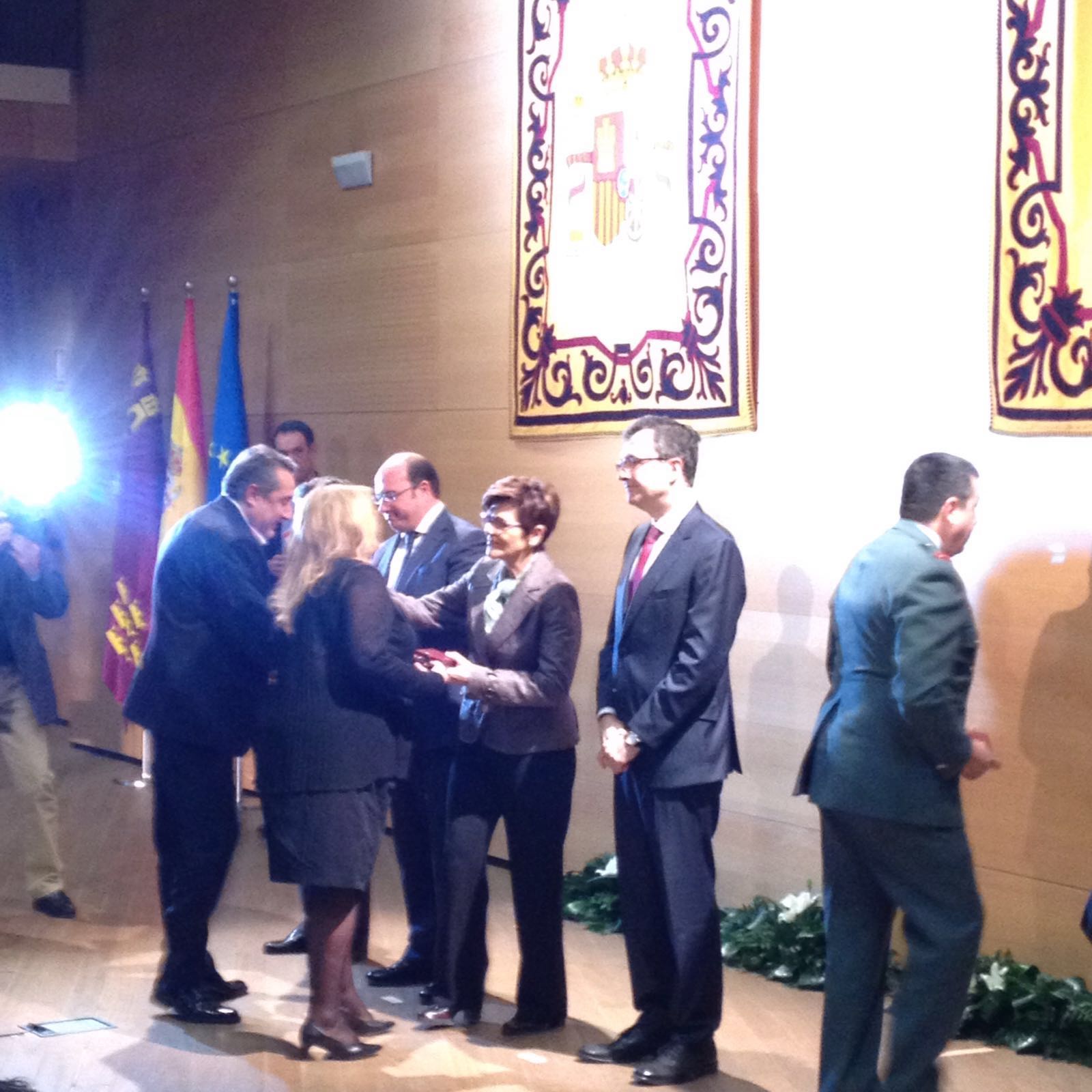 La Presidenta de la Asamblea Regional, Rosa Peñalver, ha participado en la entrega de medallas a las víctimas del terrorismo