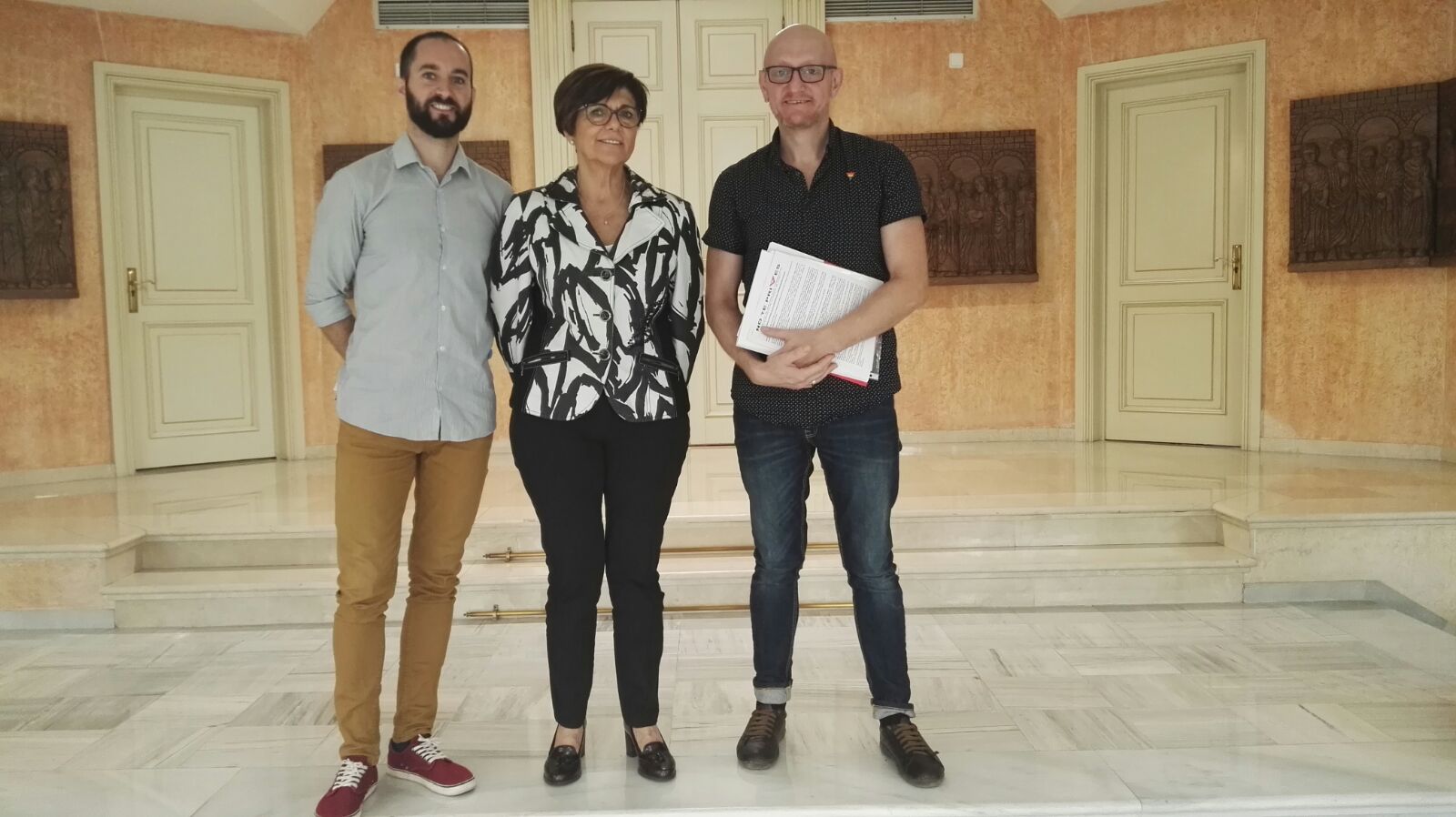 Rosa Peñalver ha recibido a los representantes de los colectivos LGTBI