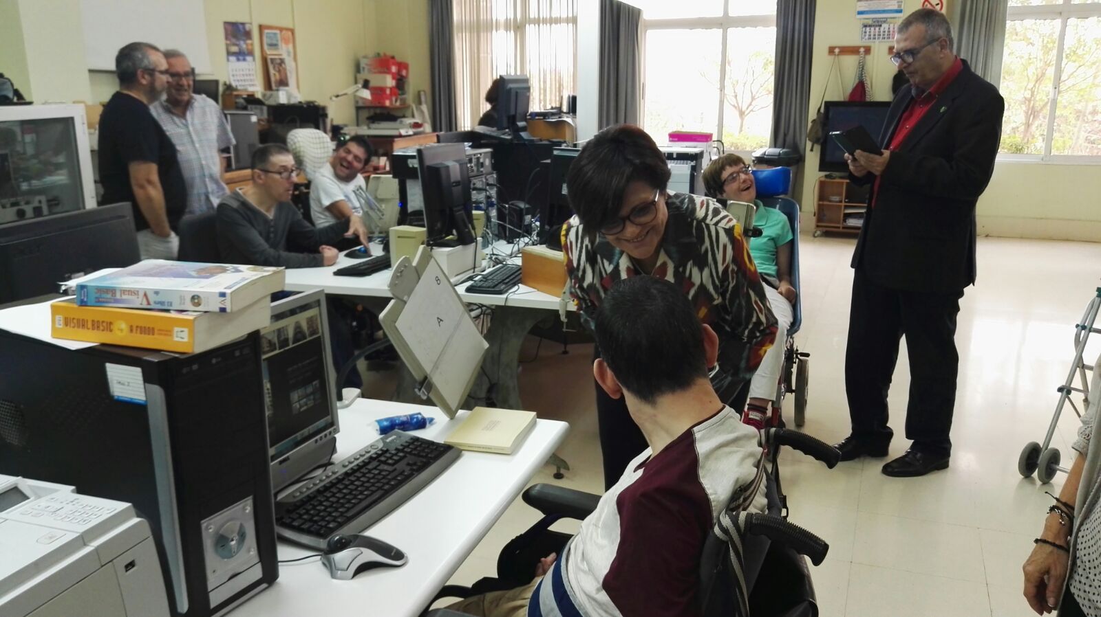 La presidenta de la Asamblea ha visitado el Centro de Día, Prolam