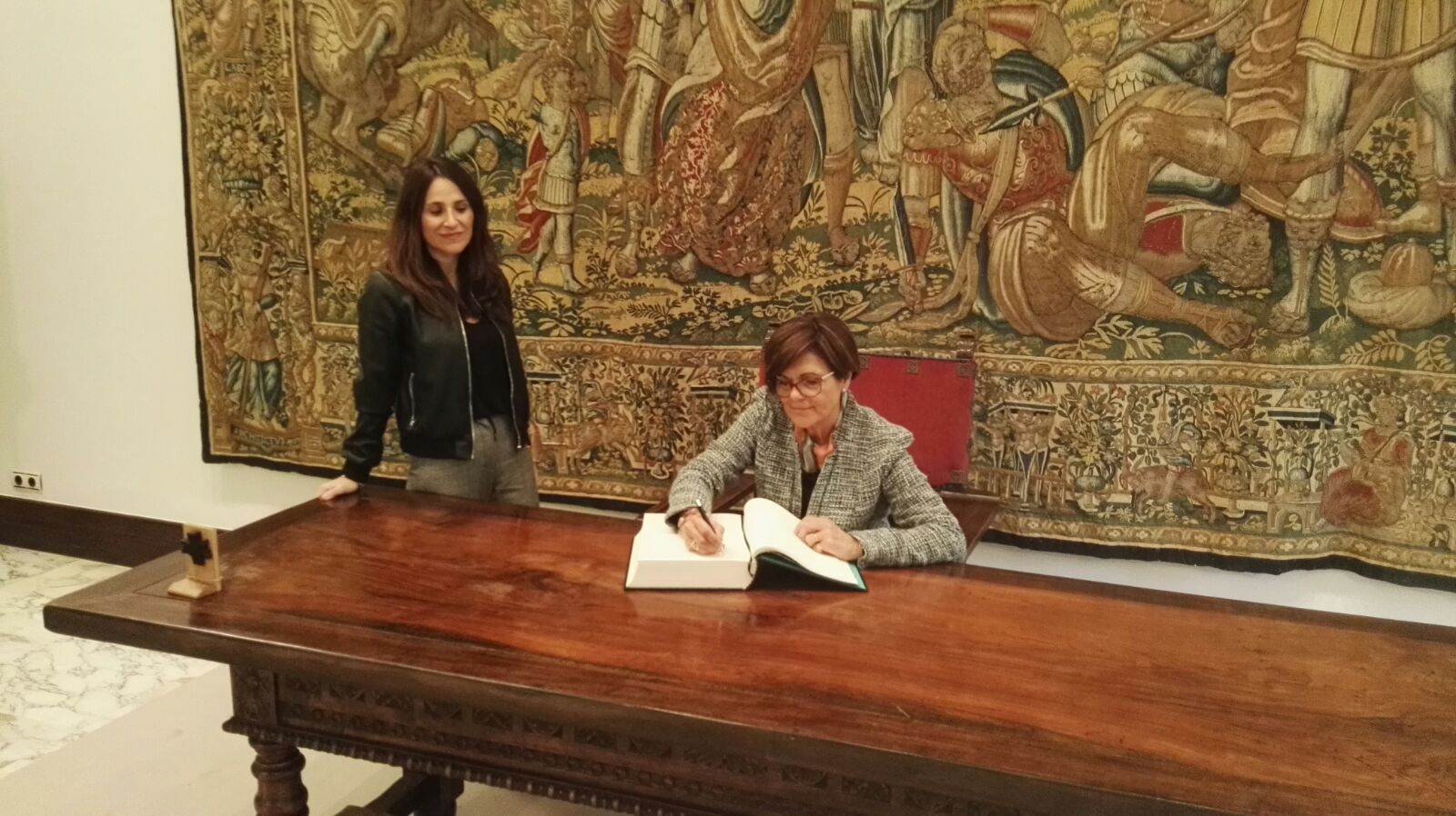 Rosa Peñalver se ha entrevistado con la presidenta del Parlamento Vasco, Bakartxo Tejeria