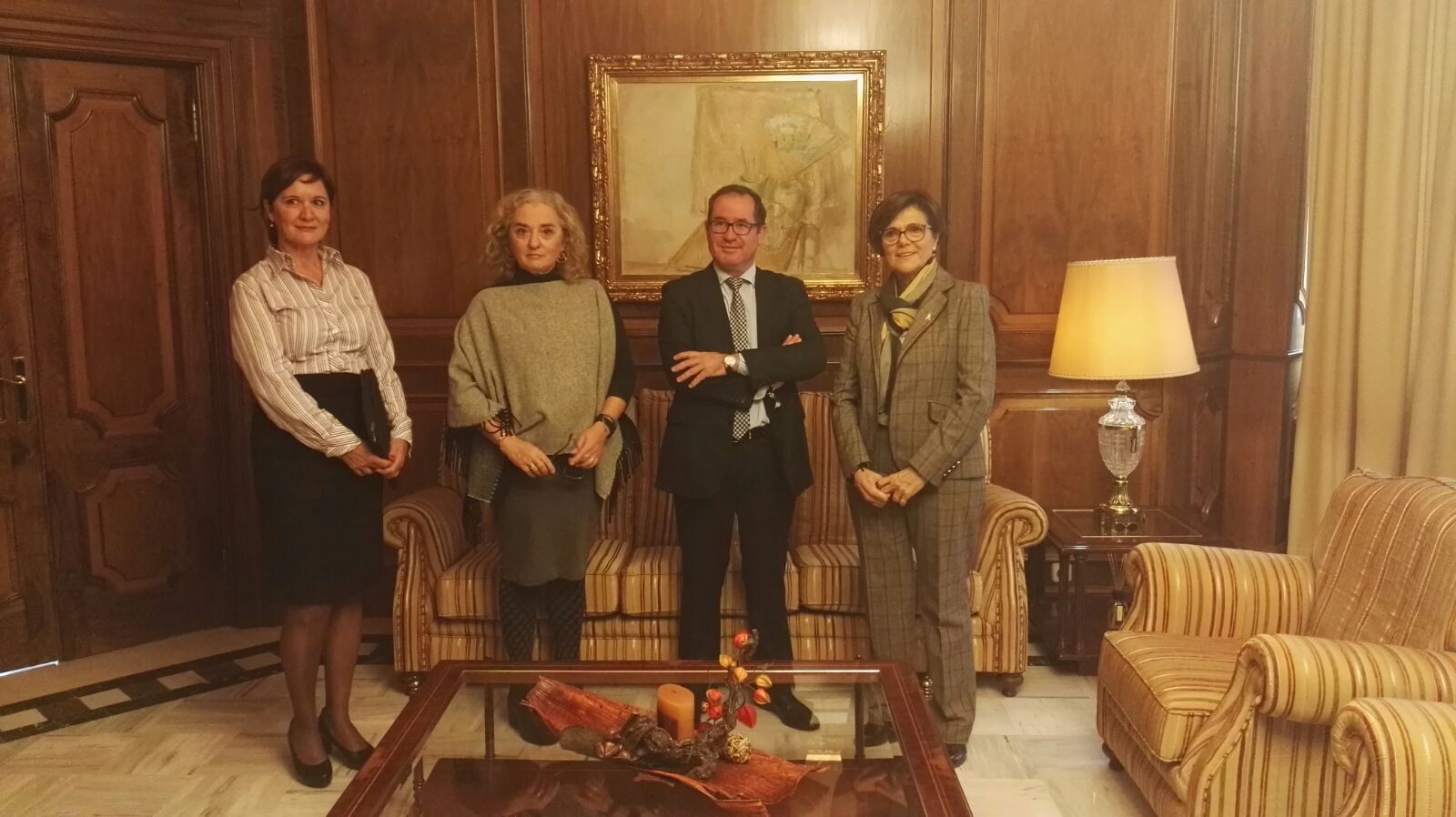 La nueva junta directiva de AECC Cartagena ha visitado a Rosa Peñalver